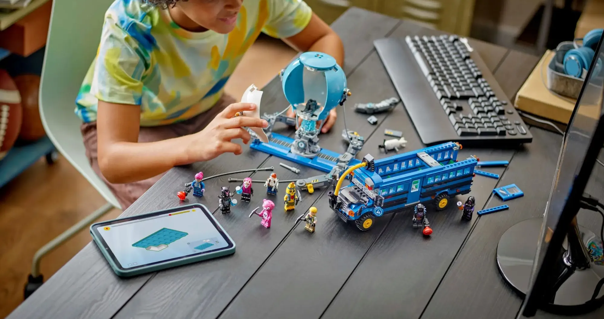 Конструктор LEGO Fortnite Battle Bus (77073)