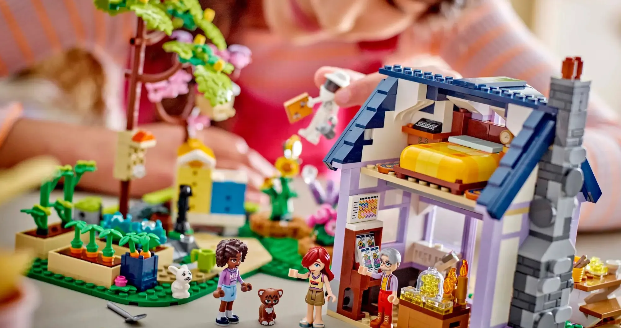 Конструктор LEGO Friends Beekeepers' House and Flower Garden (42669)