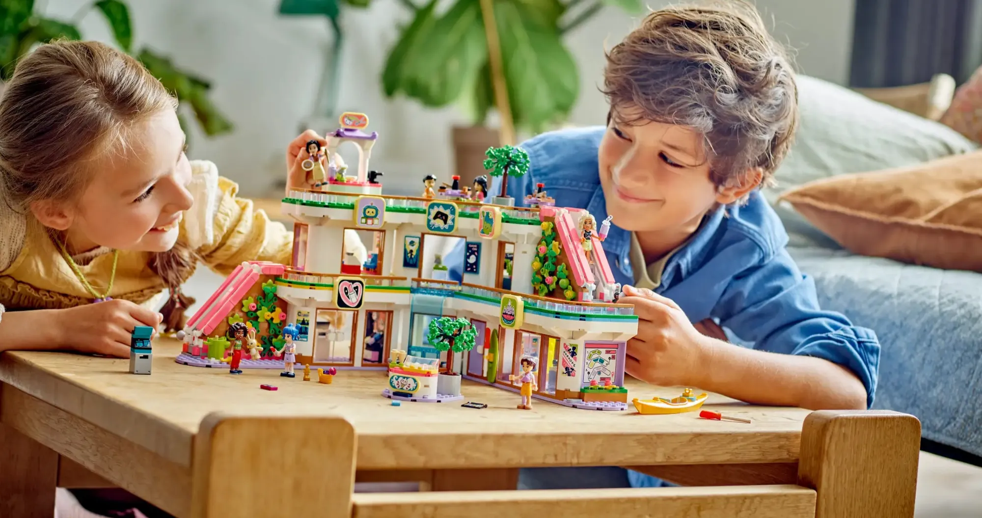 Конструктор LEGO Friends Heartlake City Shopping Mall (42604)