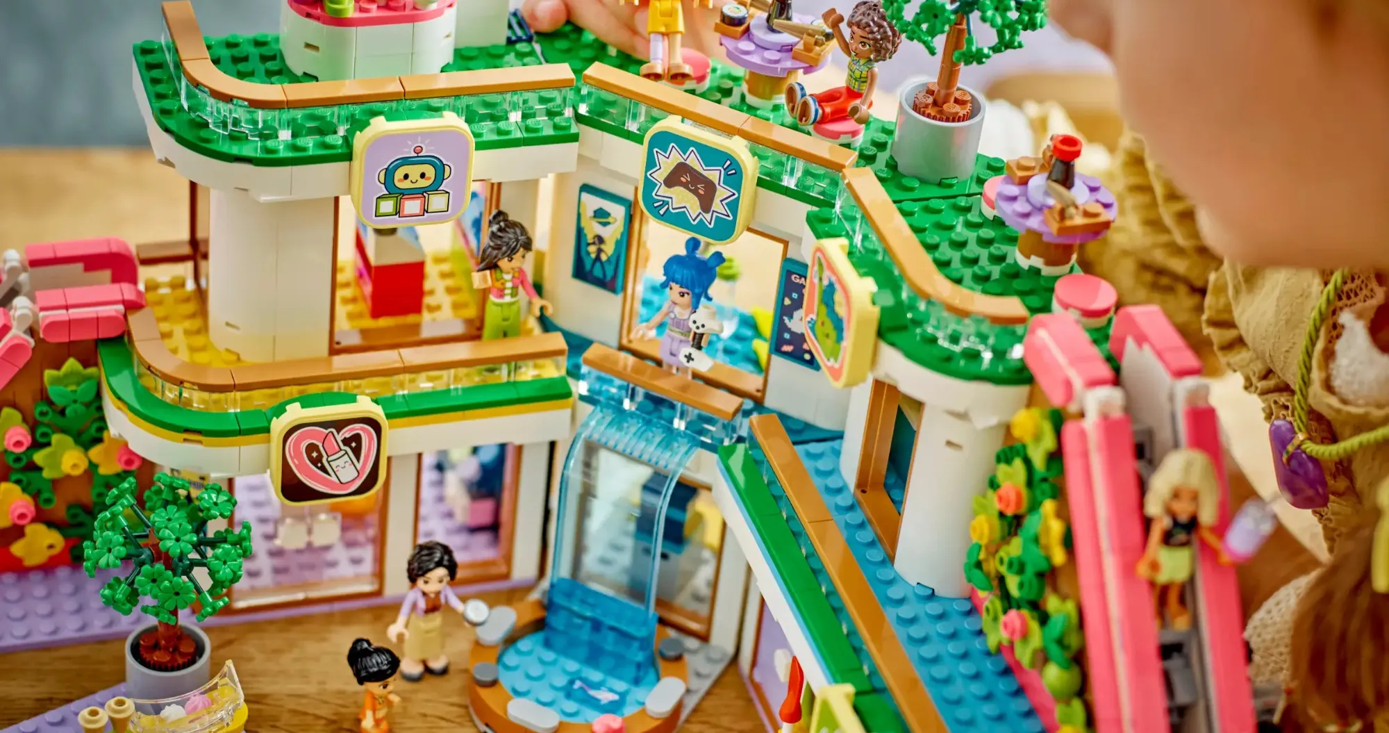 Конструктор LEGO Friends Heartlake City Shopping Mall (42604)