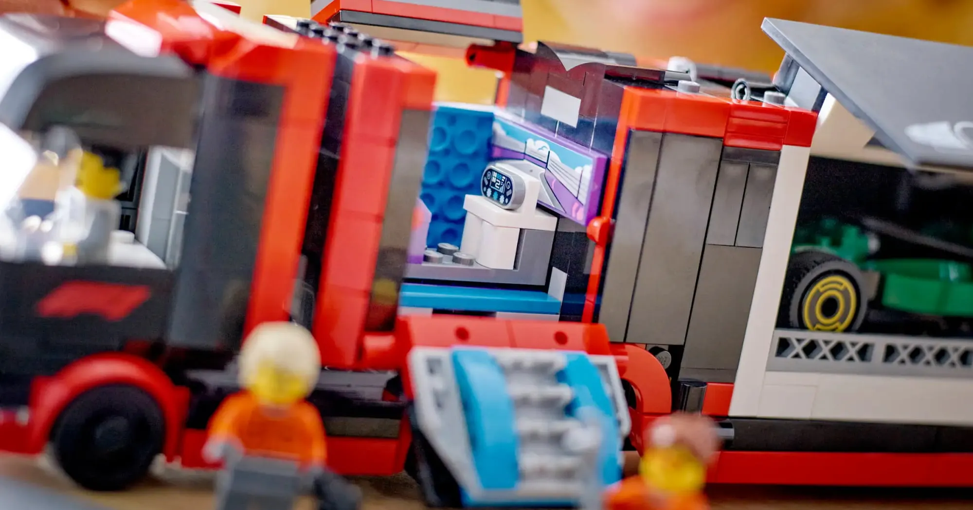 Конструктор LEGO City F1 Truck with RB20 & AMR24 F1 Cars (60445)