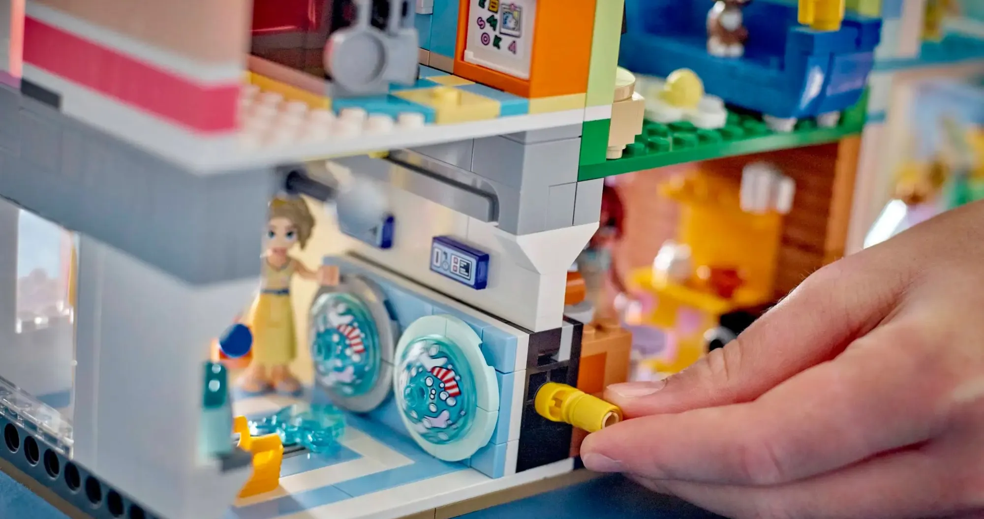 Конструктор LEGO Friends Heartlake City Apartments and Stores (42670)