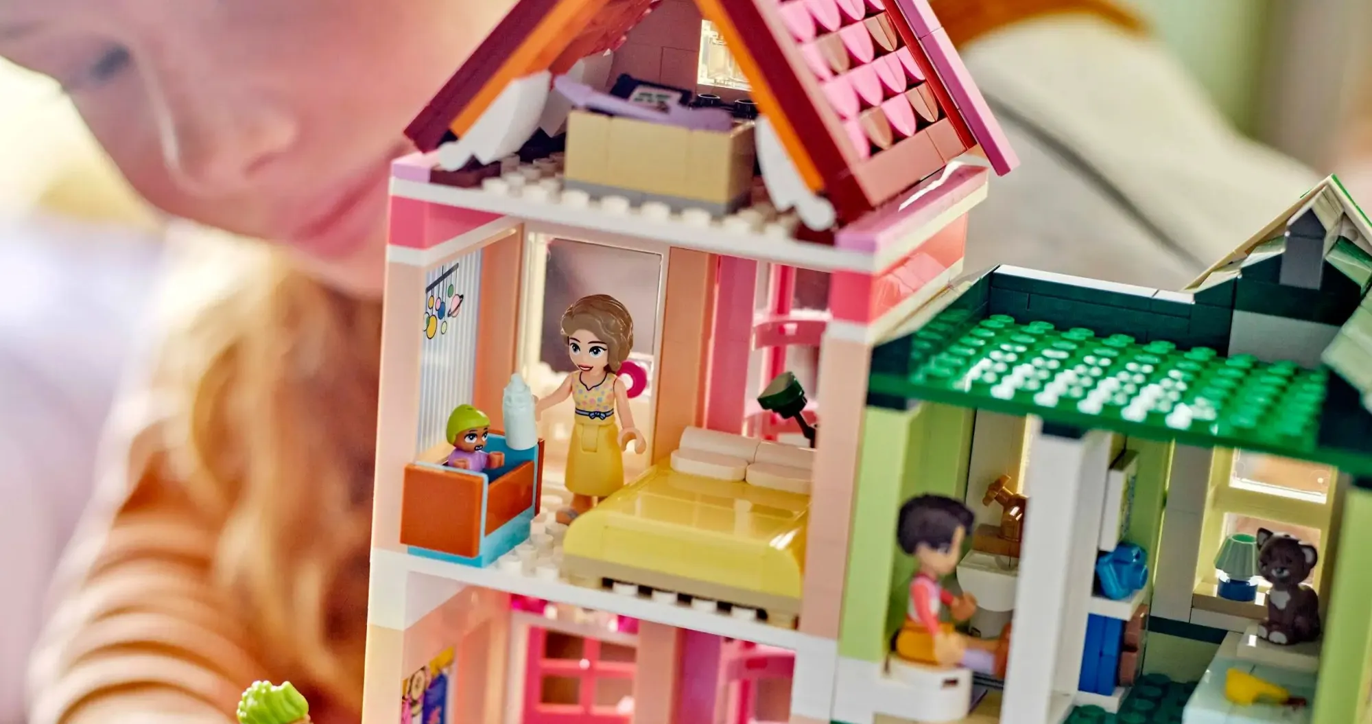 Конструктор LEGO Friends Heartlake City Apartments and Stores (42670)