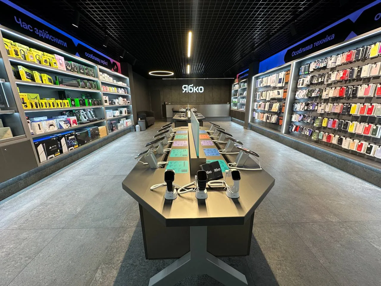 Новий магазин Ябко в ТРЦ Piramida
