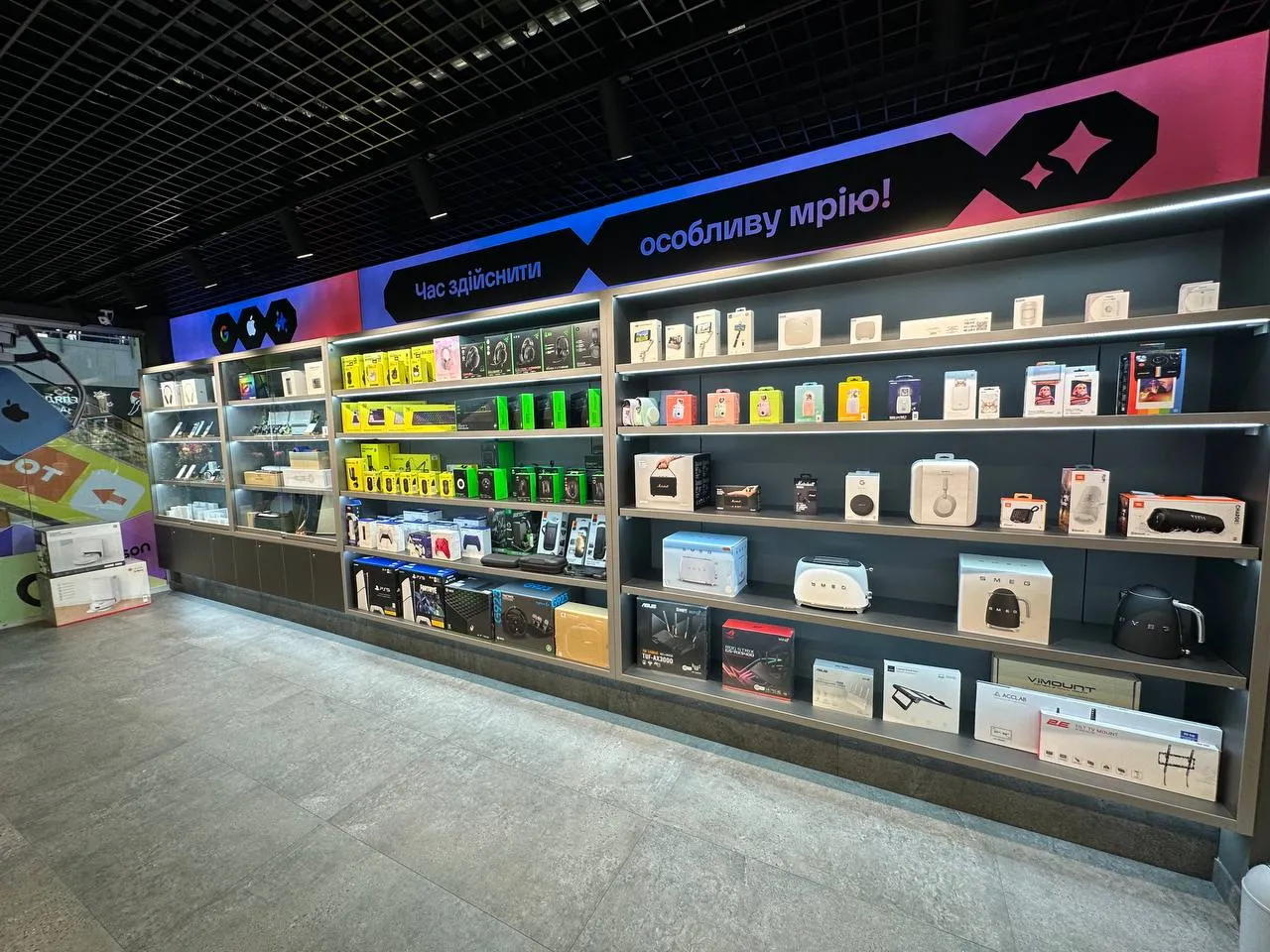 Новий магазин Ябко в ТРЦ Piramida