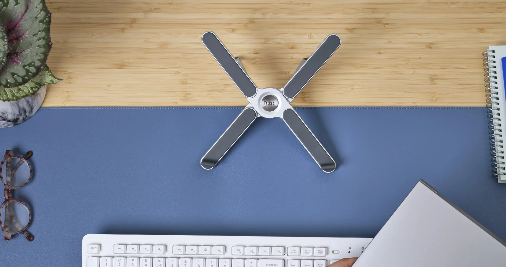 Подставка для ноутбука Trust Macy 17" (Grey)