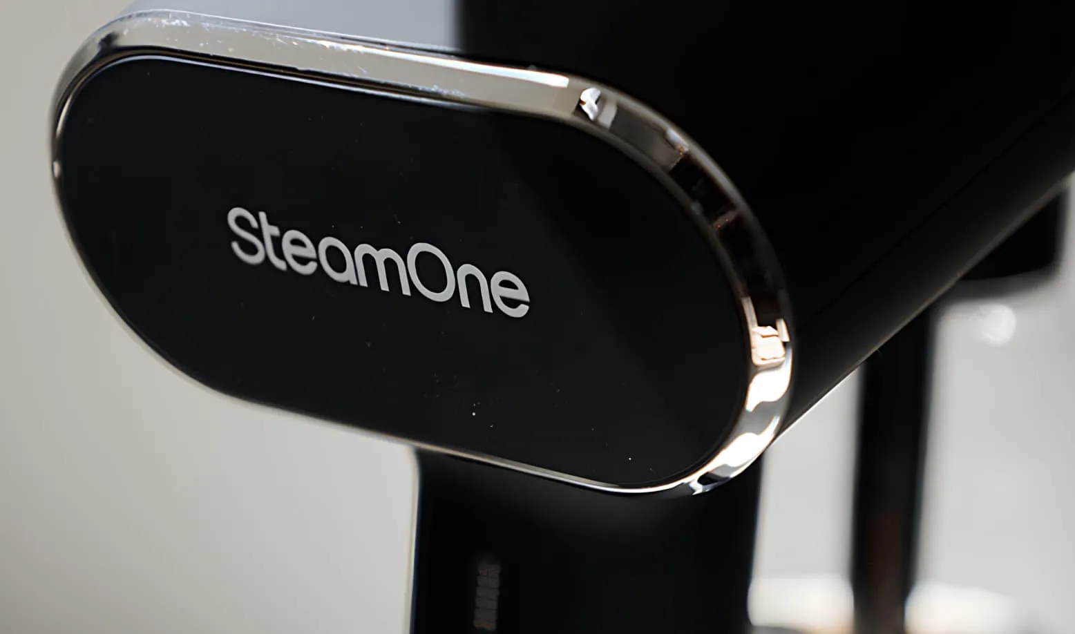 Відпарювач SteamOne EUXL400BV2 (Black) (UA)