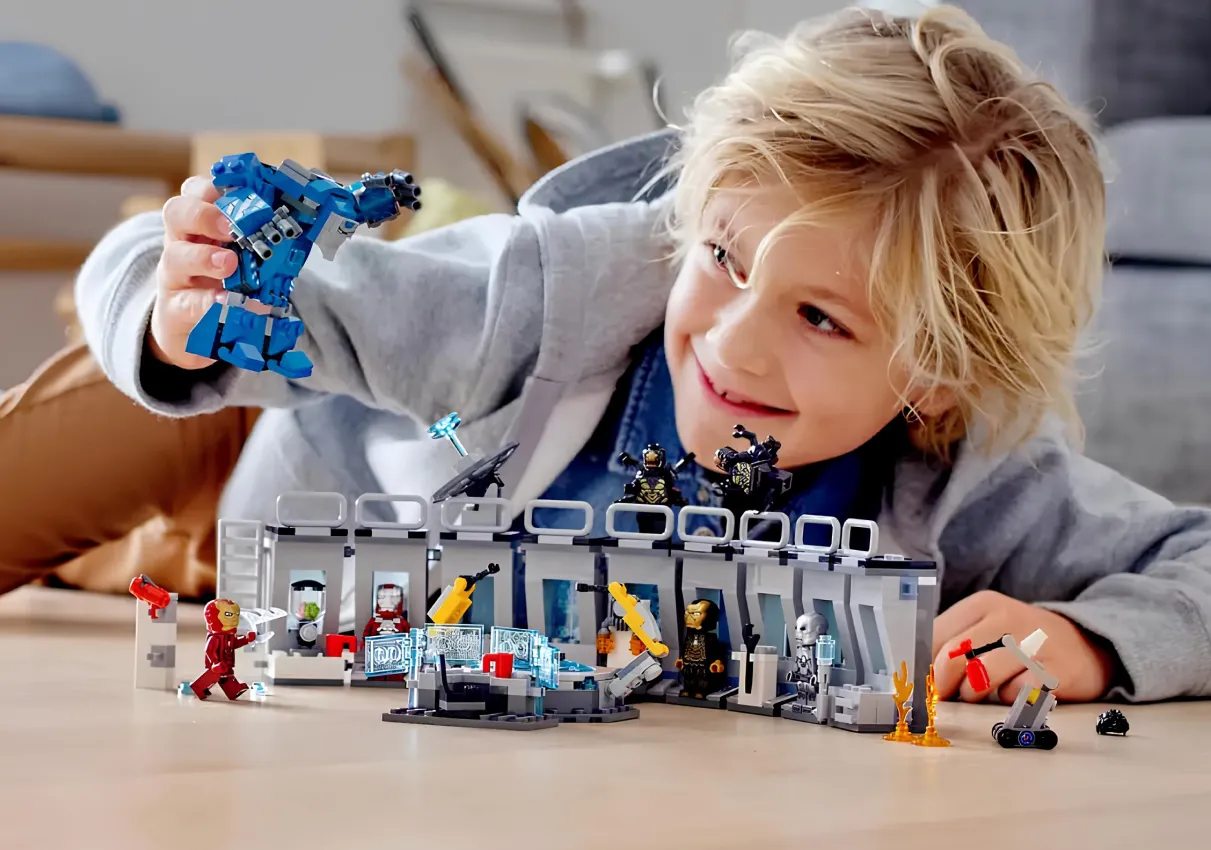 Конструктор LEGO Marvel Iron Man Hall of Armor (76125)