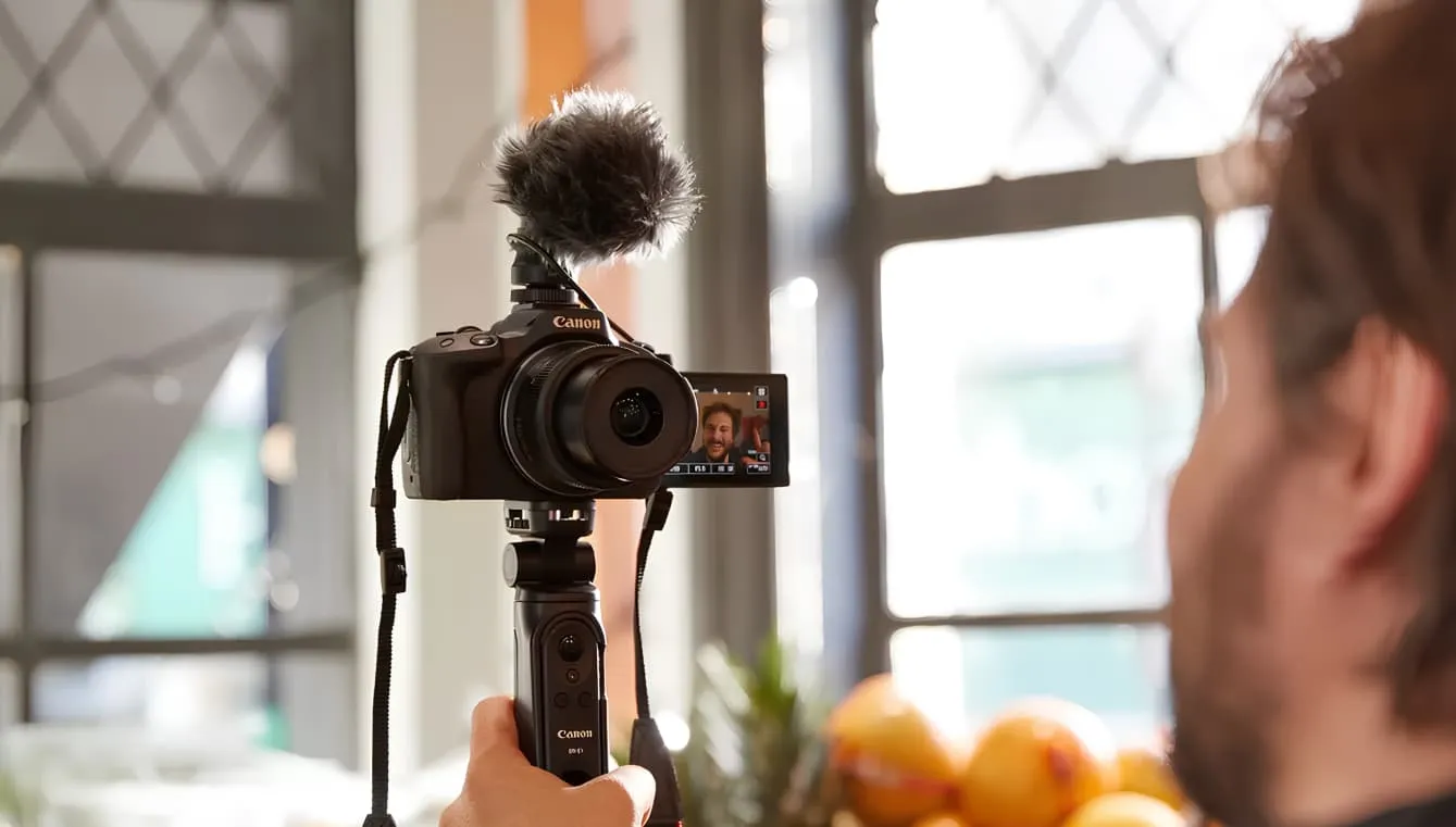 Цифровой фотоаппарат Canon EOS R50 kit RF-S 18-45 IS STM (Black) (5811C033) (Standard)