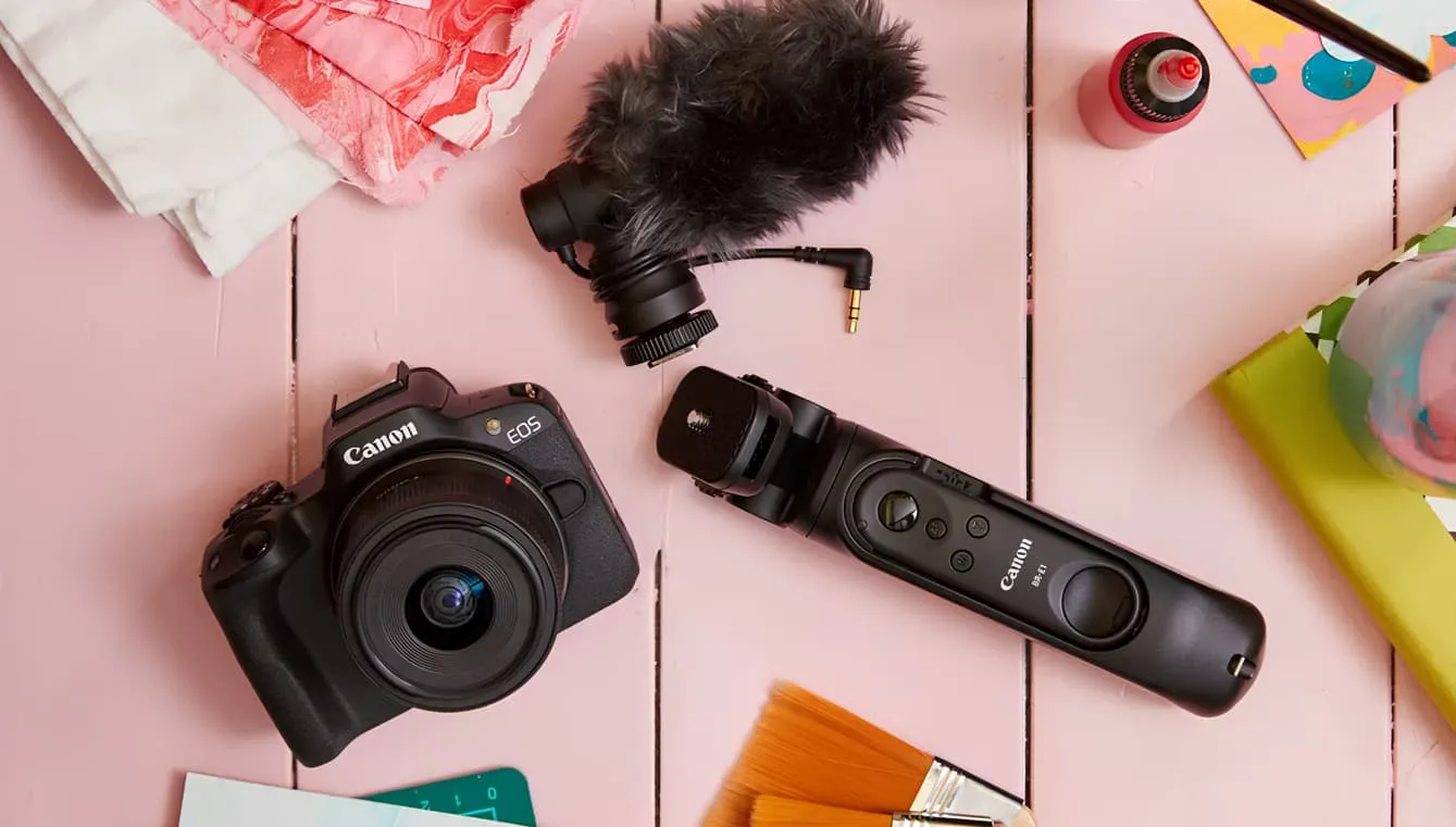 Цифровой фотоаппарат Canon EOS R50 kit RF-S 18-45 IS STM (Black) (5811C033) (Standard)