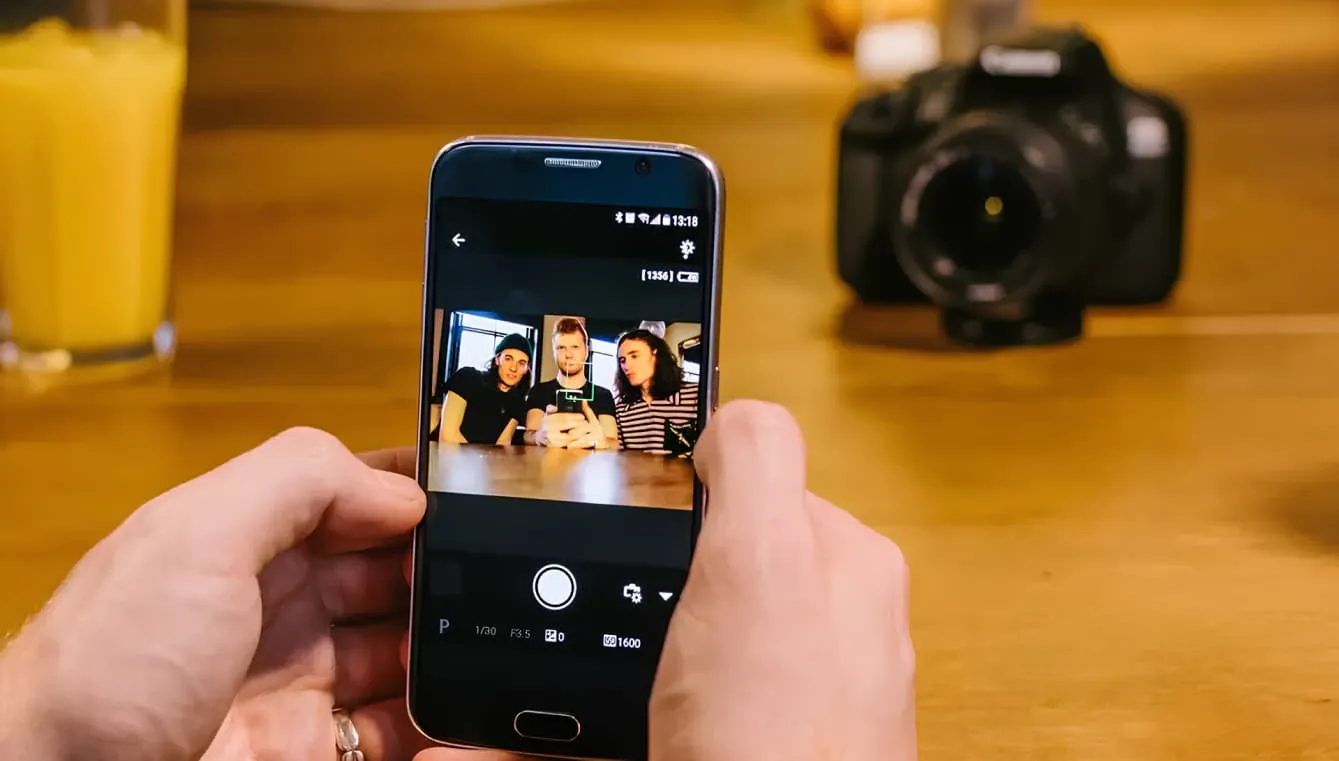 Цифровой фотоаппарат Canon EOS 2000D Kit EF-S 18-55mm IS II (2728C008) (Standard)