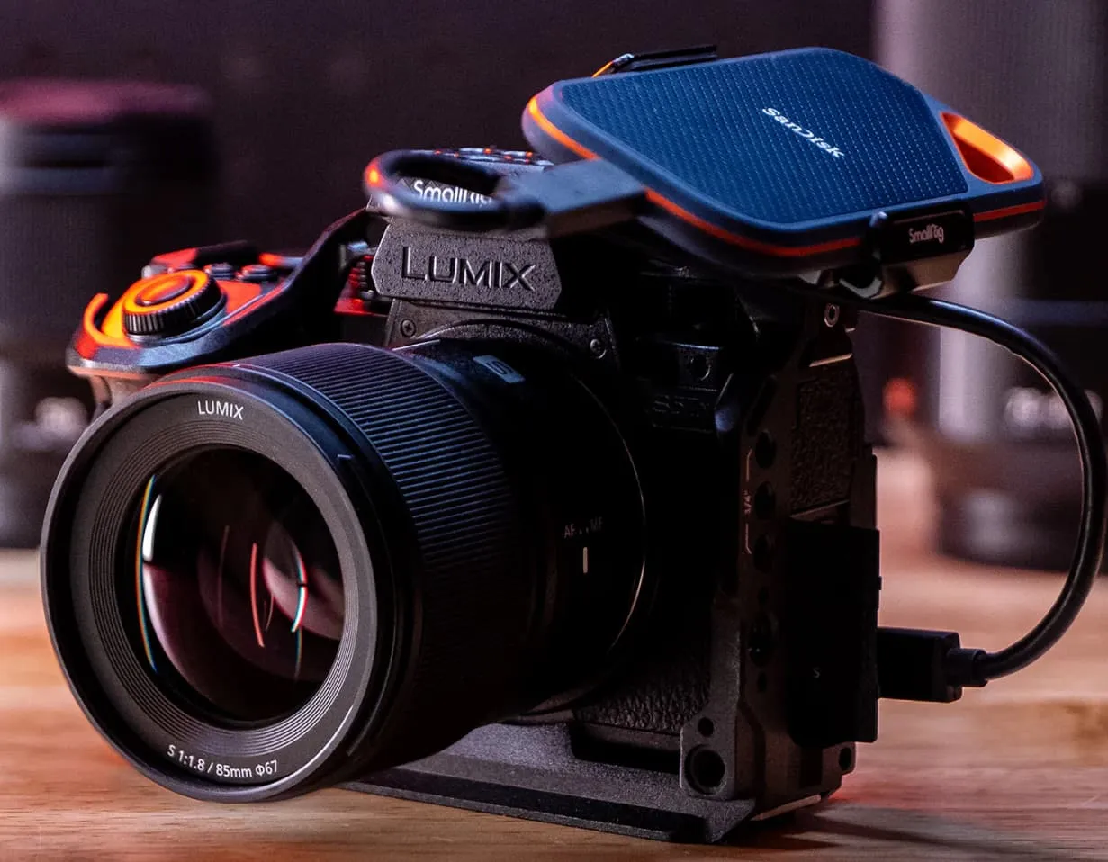 Цифровий фотоапарат Panasonic Lumix S DC-S5 IIX Kit 20-60mm (DC-S5M2XKEE) (Standard)