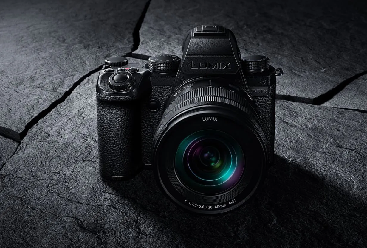 Цифровий фотоапарат Panasonic Lumix S DC-S5 IIX Kit 20-60mm (DC-S5M2XKEE) (Standard)