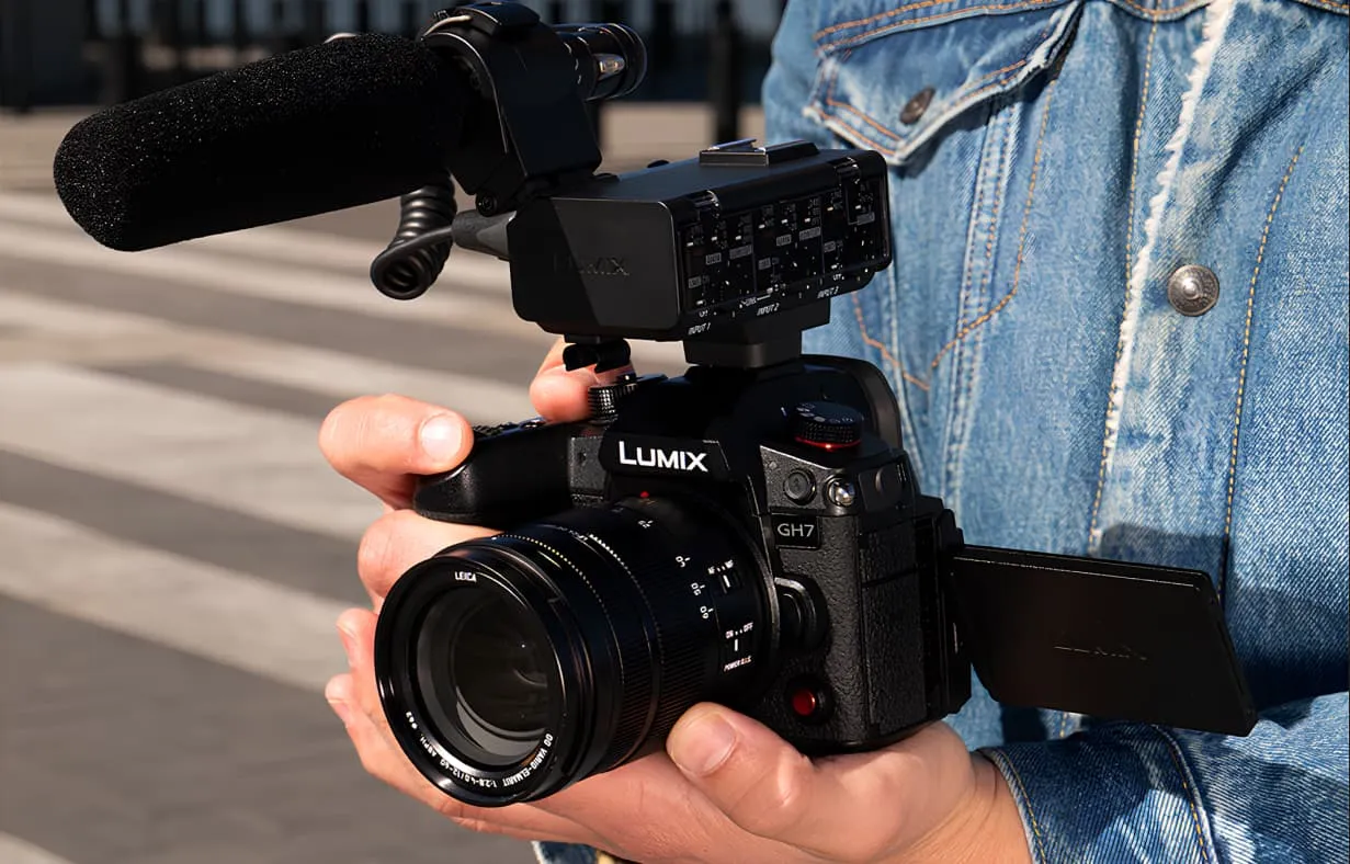 Цифровий фотоапарат Panasonic Lumix DC-GH7 Body (DC-GH7E) (Standard)