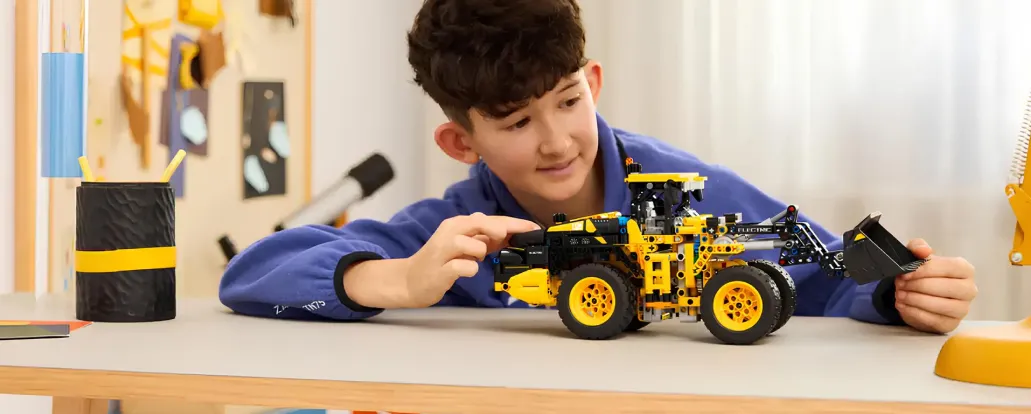 Конструктор LEGO Technic Колісний навантажувач Volvo L120 Electric (42209)