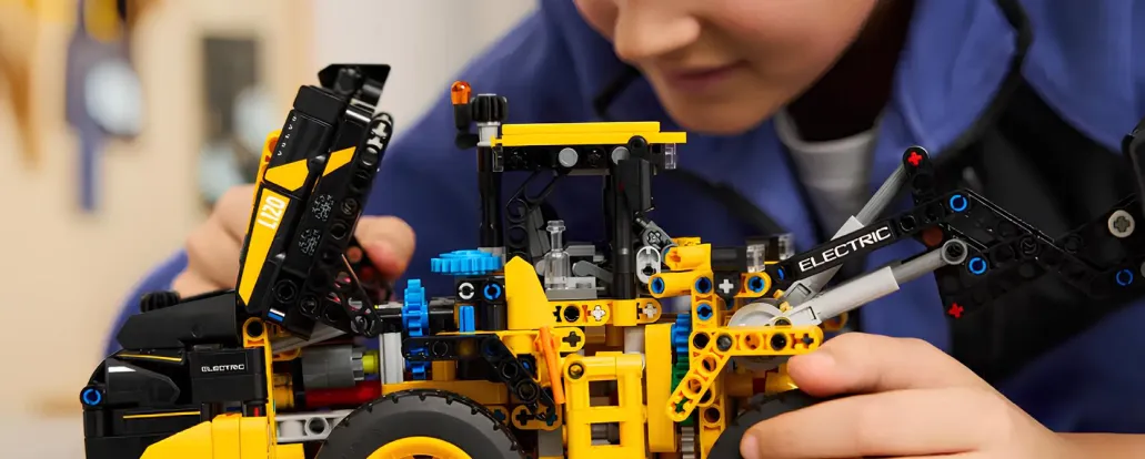 Конструктор LEGO Technic Колісний навантажувач Volvo L120 Electric (42209)
