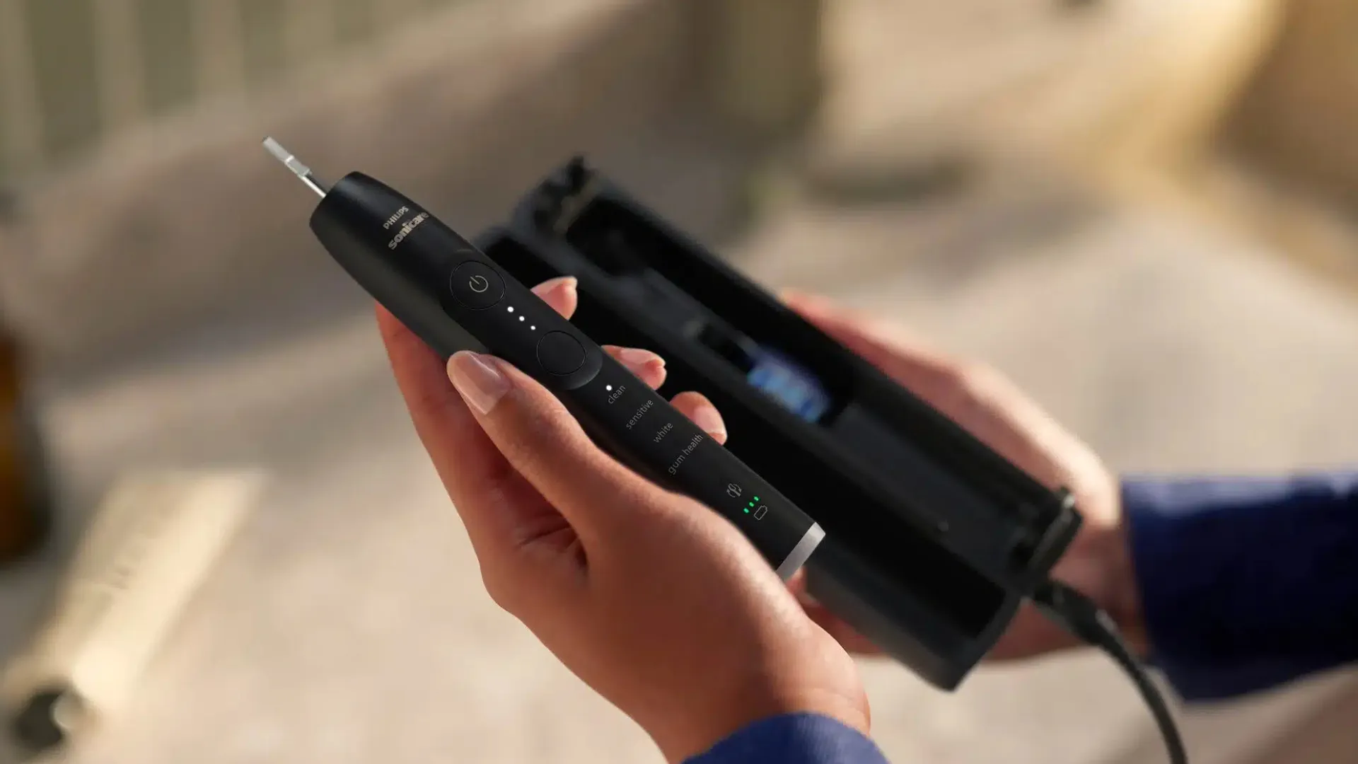 Зубная электрощетка Philips Sonicare Series 7100 with Travel Case (White)