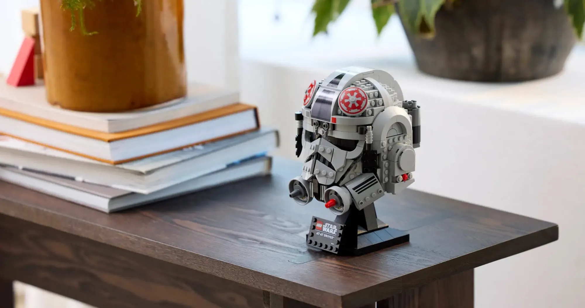 Конструктор LEGO Star Wars AT-AT Driver Helmet (75429)