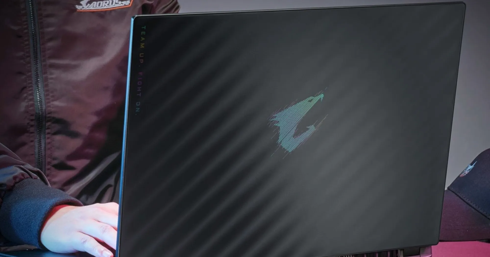 Ноутбук Gigabyte Aorus Master 18 18" (Intel Core Ultra 9/32GB/1TB (SSD)/RTX 5080) (BYH-C5EED65SP) (Standard)