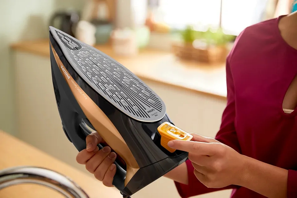 Утюг Philips DST7040/80 (Black/Gold) (EU)