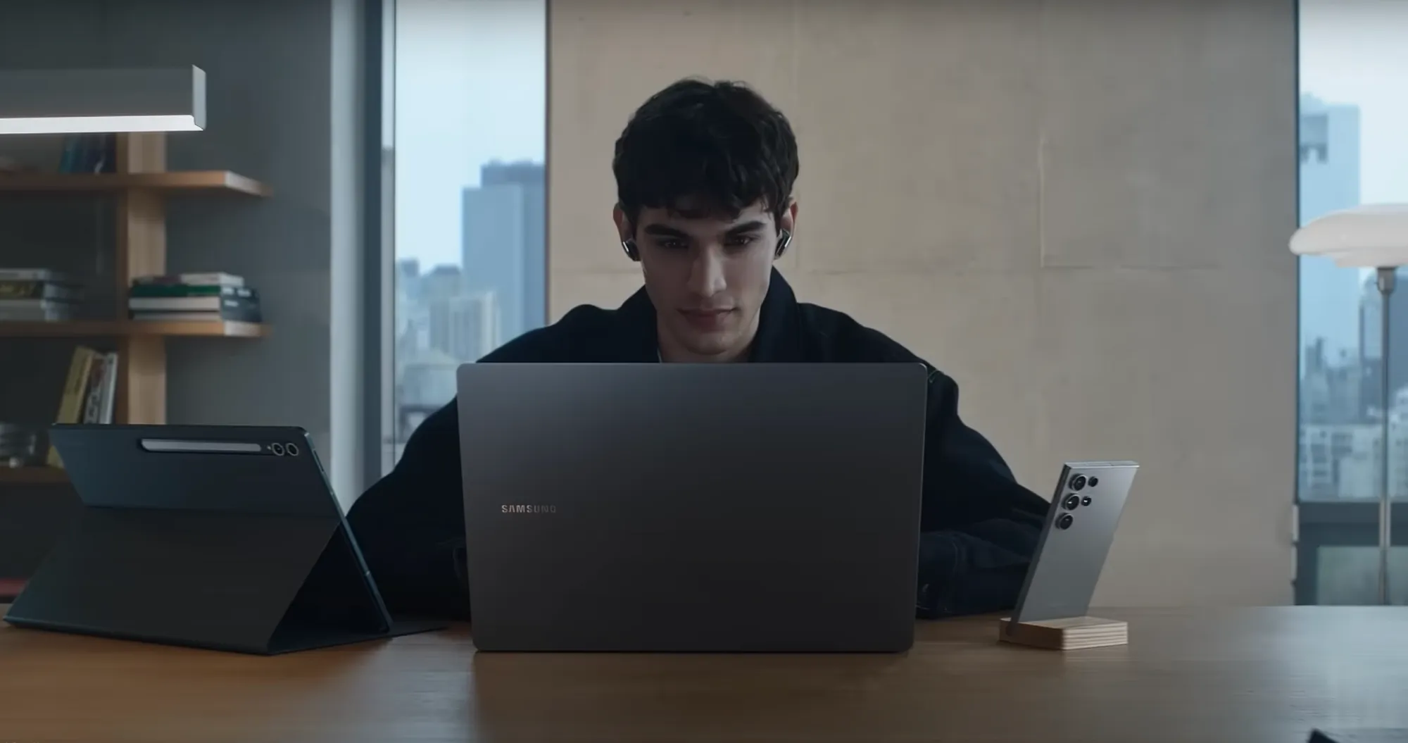 Ноутбук Samsung Galaxy Book5 Pro 14" (Intel Core Ultra 7 256V/16GB/1TB (SSD)/Intel Arc) (NP940XHA-KG2US) (Standard)