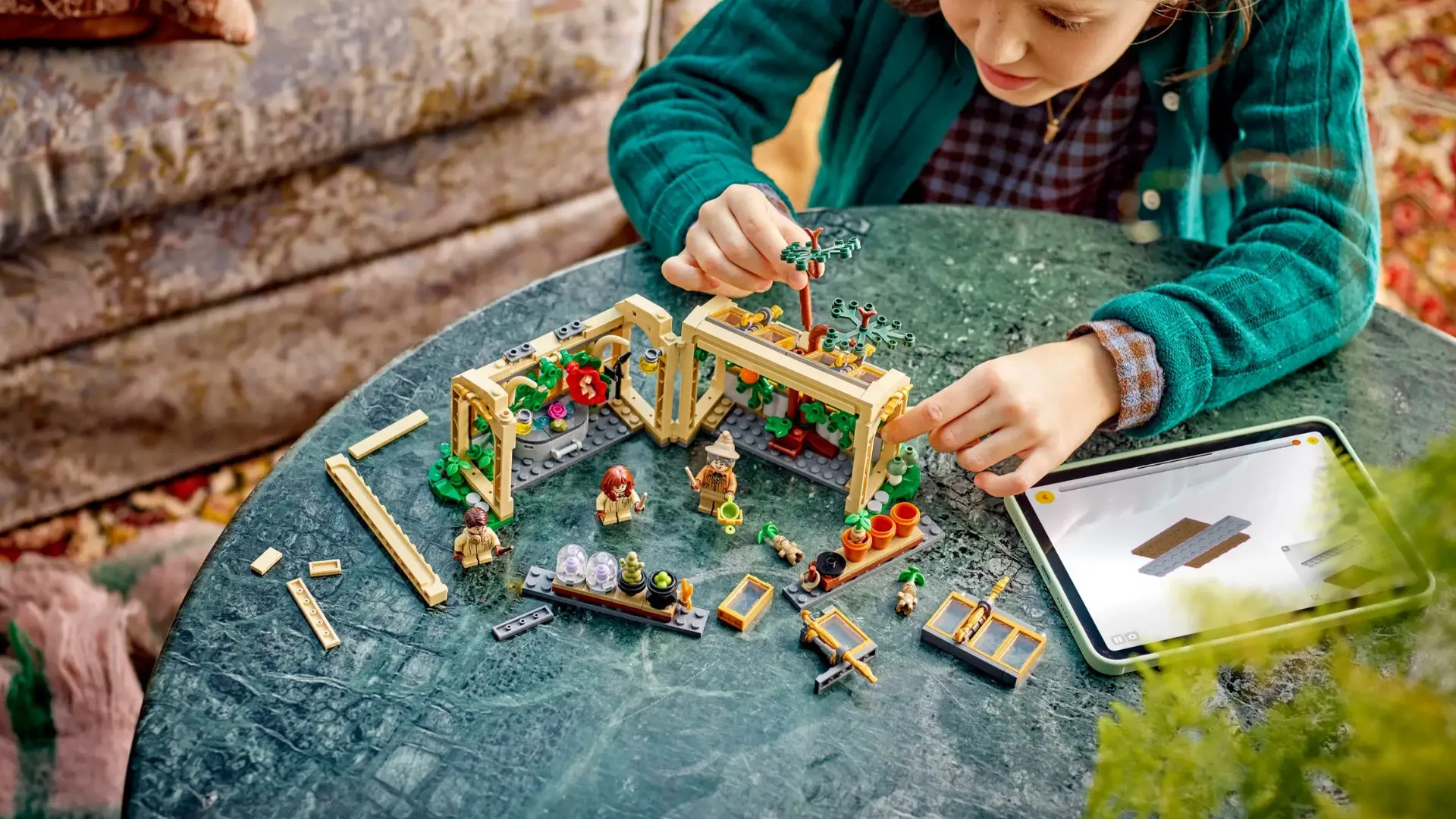 Конструктор LEGO Harry Potter Hogwarts Castle: Herbology Class (76445)