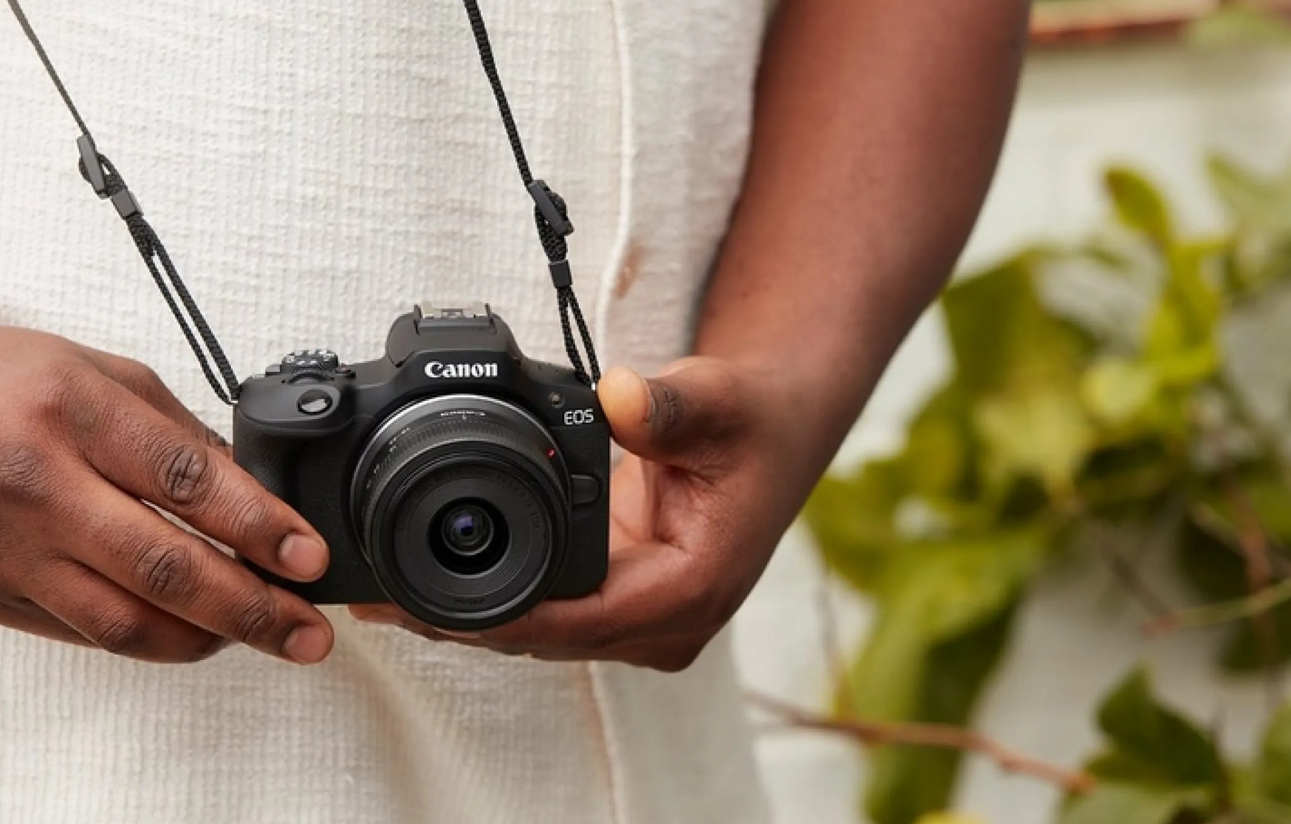 Цифровой фотоаппарат Canon EOS R100 kit 18-45mm IS STM (6052C013) (Standard)