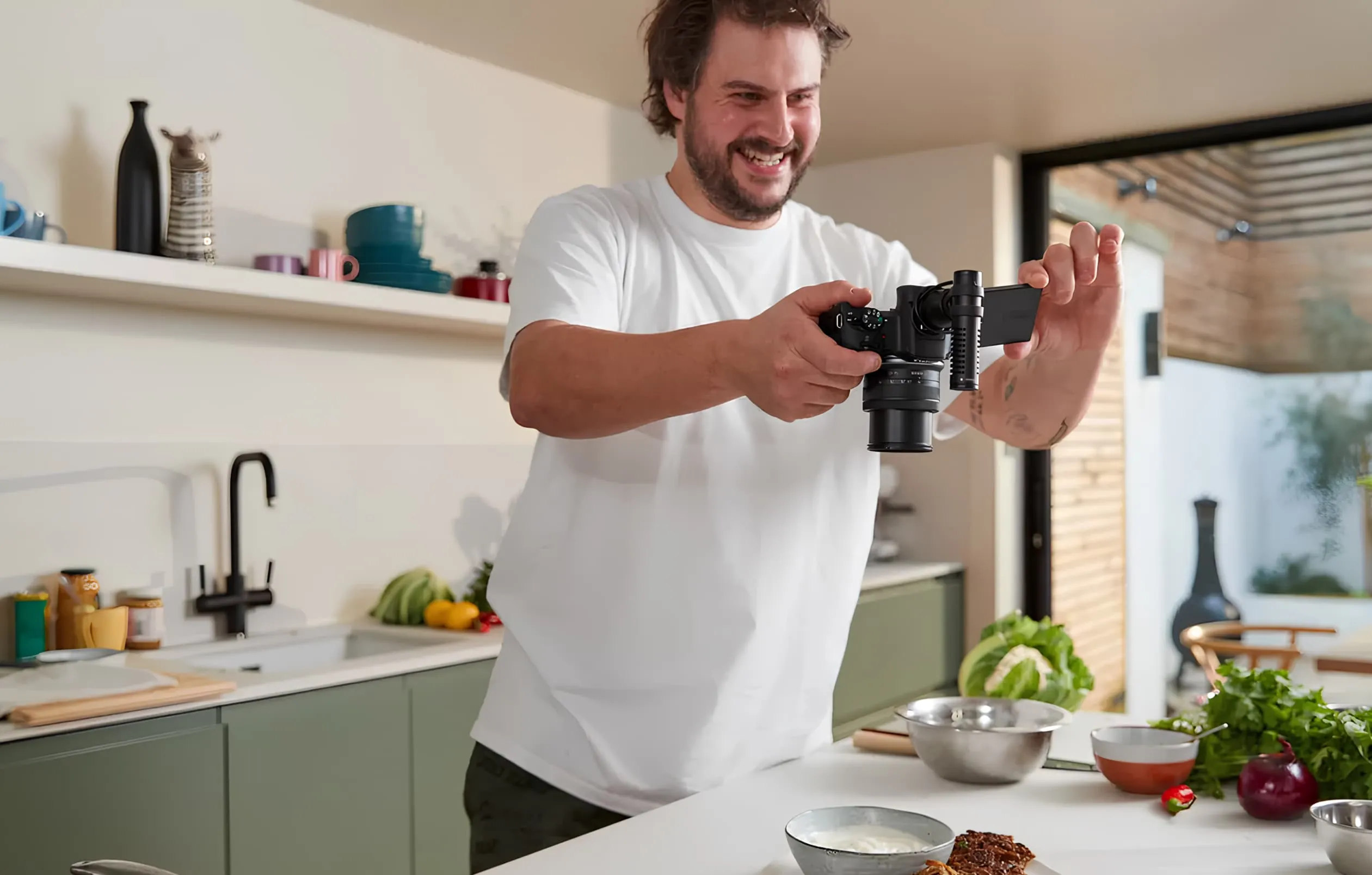 Цифровий фотоапарат Canon EOS R50 kit RF-S 18-45mm IS STM + RF-S 55-210mm IS STM (Black) (5811C034) (Standard)