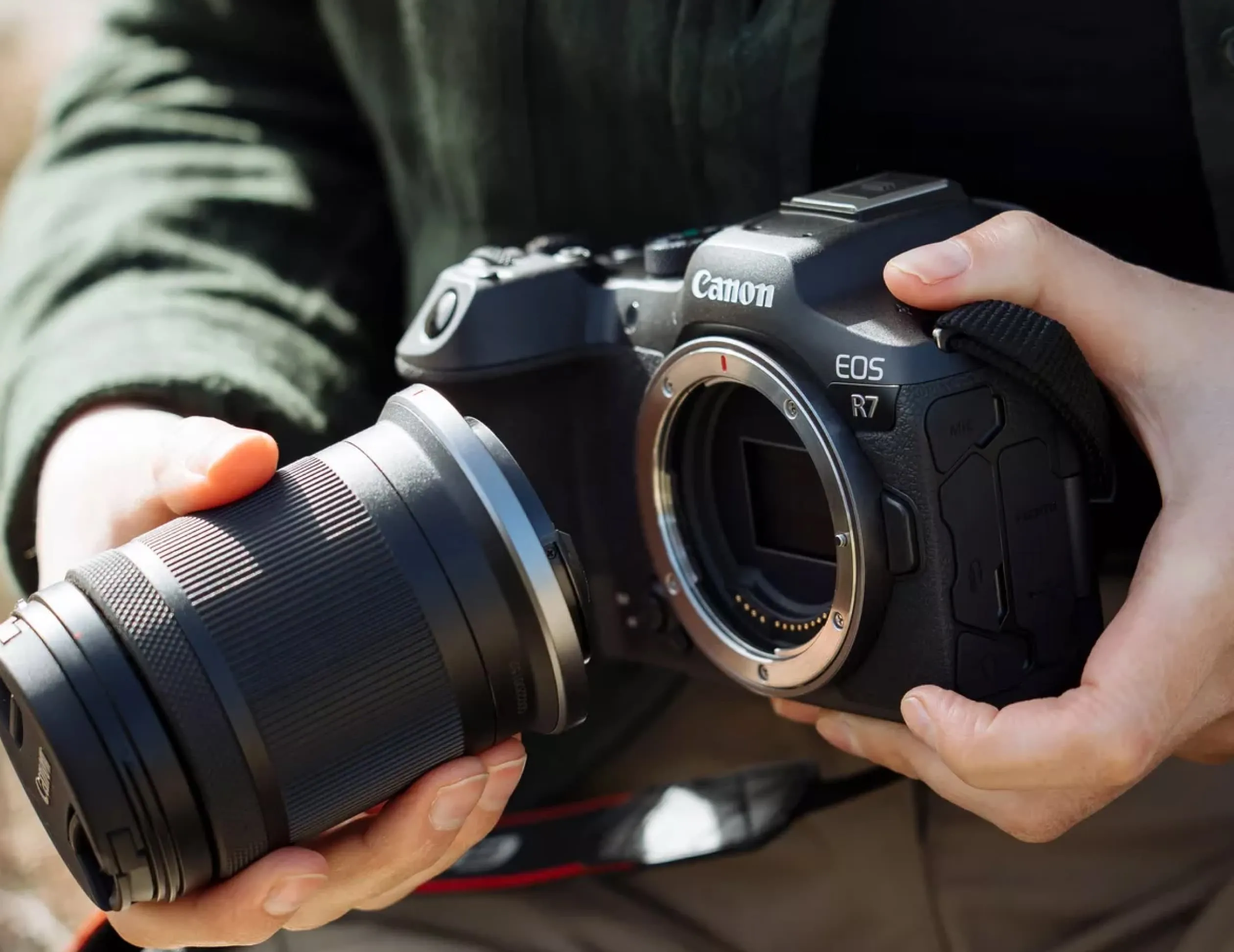 Цифровой фотоаппарат Canon EOS R7 kit RF-S 18-150 IS STM (Black) (5137C015) (Standard)