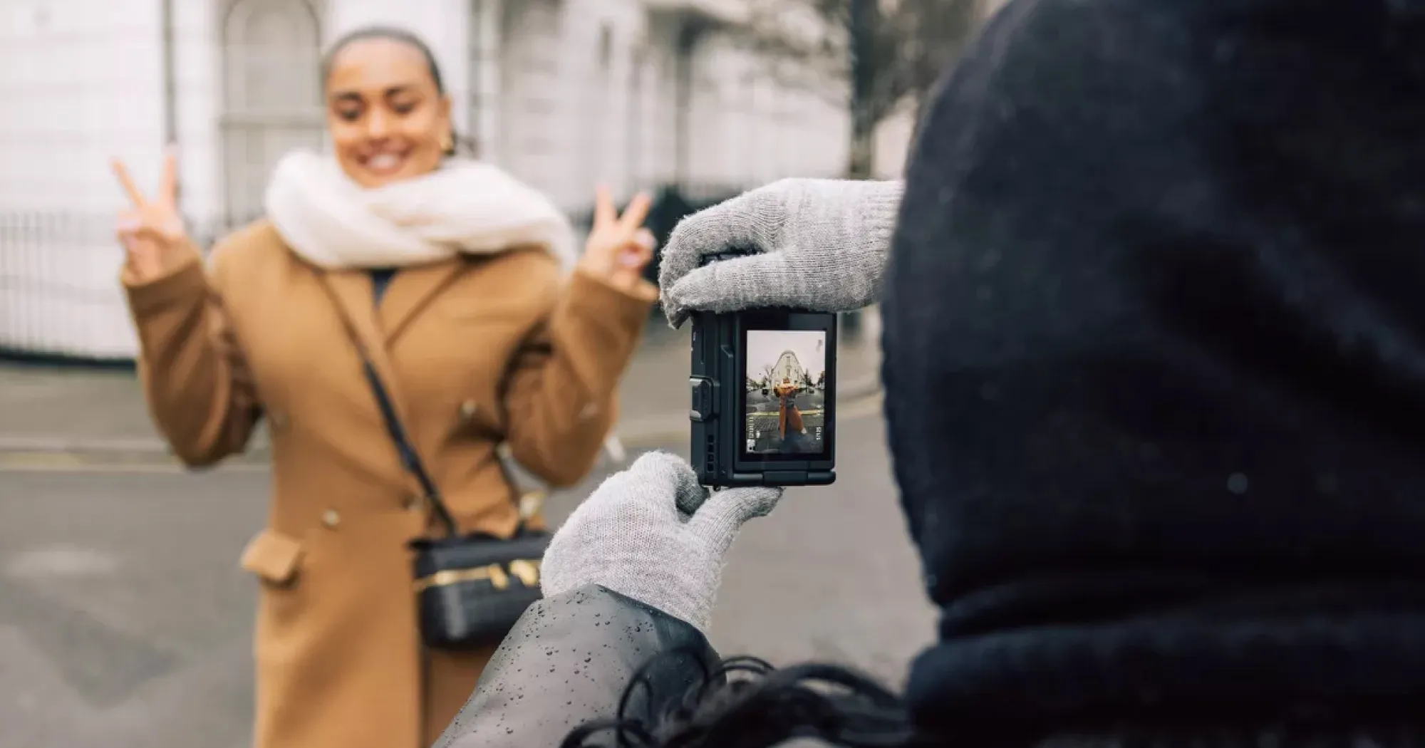 Компактный цифровой фотоаппарат Canon PowerShot V1 (Black) (6390C005) (Standard)