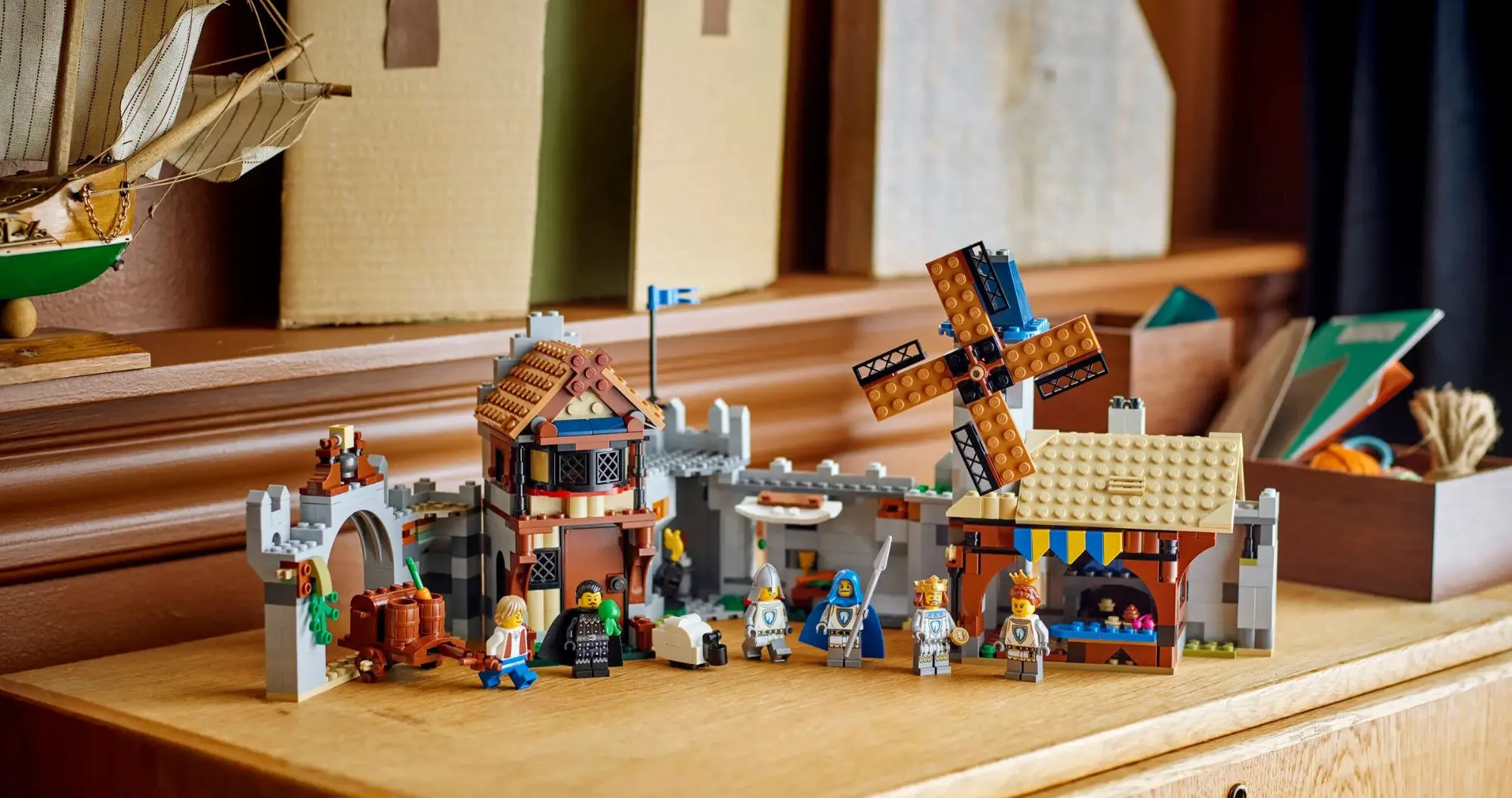 Конструктор LEGO Creator Середньовічний замок із лицарем на коні (31168)