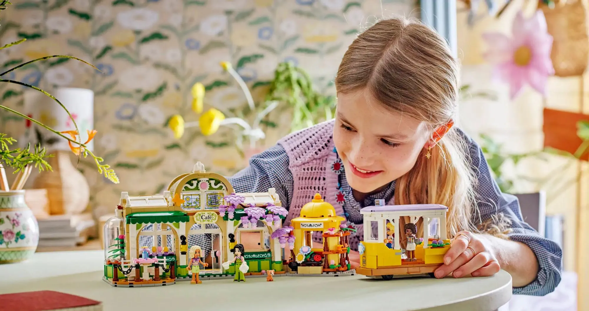Конструктор LEGO Friends Plant Café &amp; Flower Shop (42671)