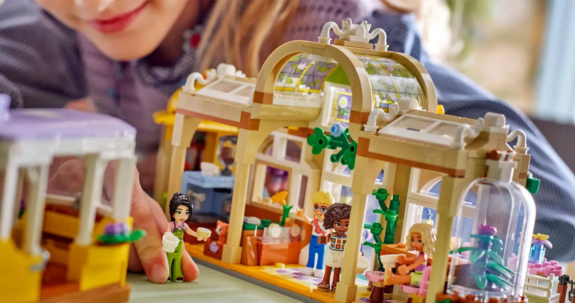 Конструктор LEGO Friends Plant Café &amp; Flower Shop (42671)