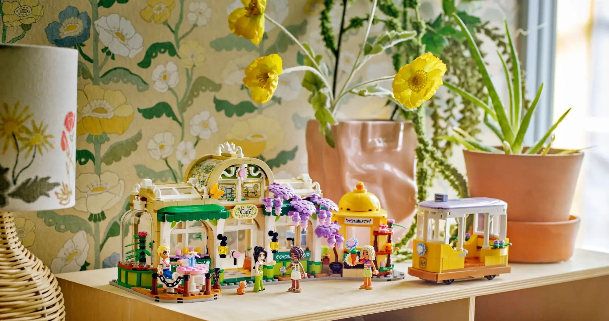 Конструктор LEGO Friends Plant Café &amp; Flower Shop (42671)