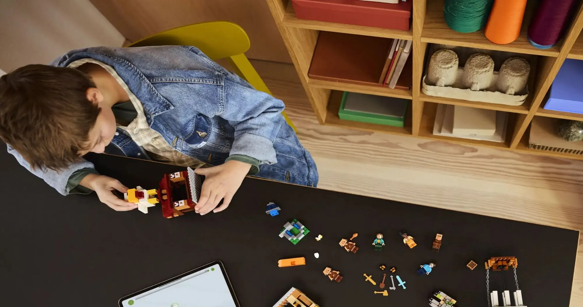 Конструктор LEGO Minecraft The Ghast Balloon Village Attack (21273)