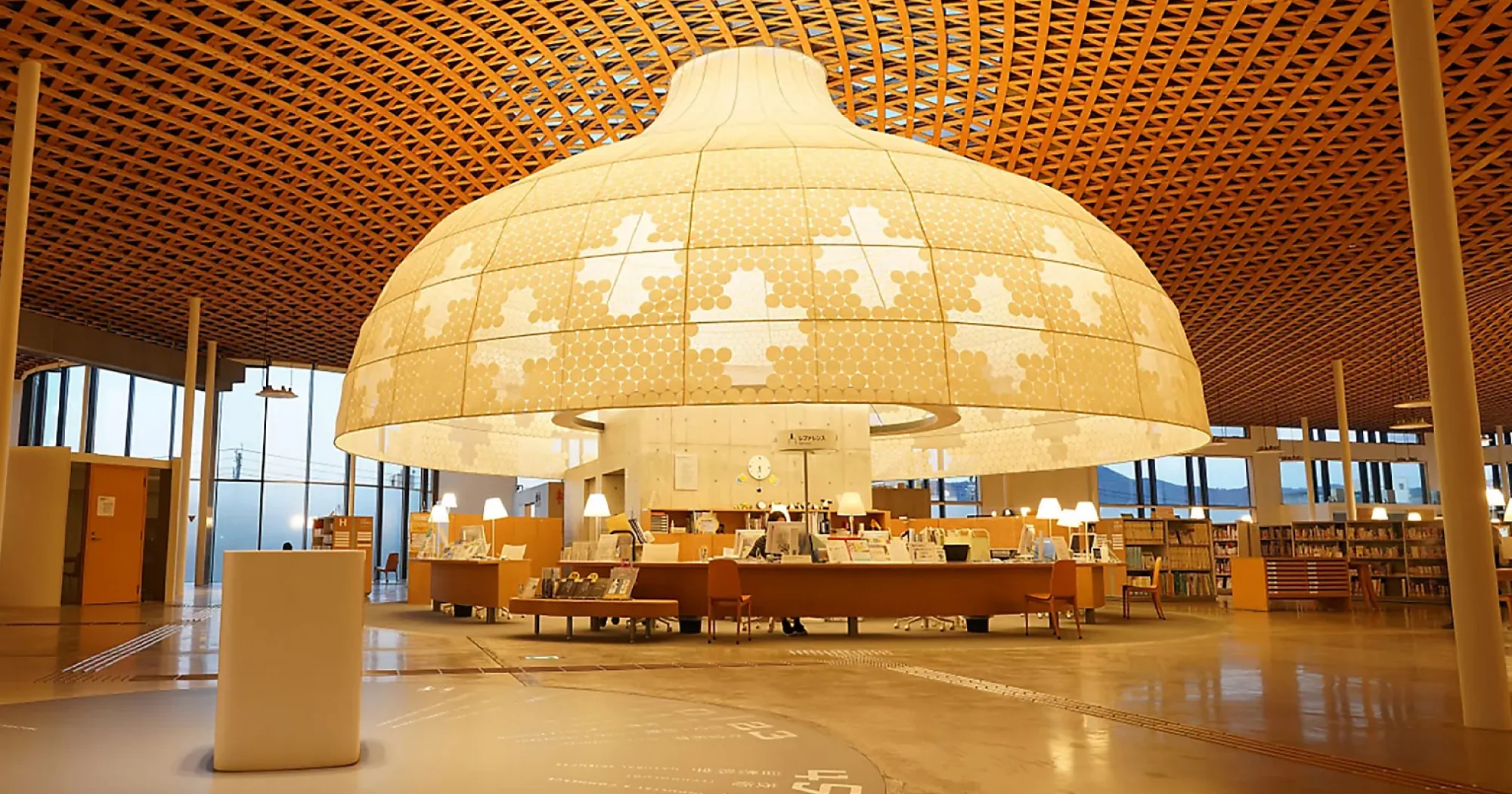 Широкоугольный объектив Sony FE 16-35 mm f/4.0 G Power Zoom (SELP1635G.SYX) (Standard)