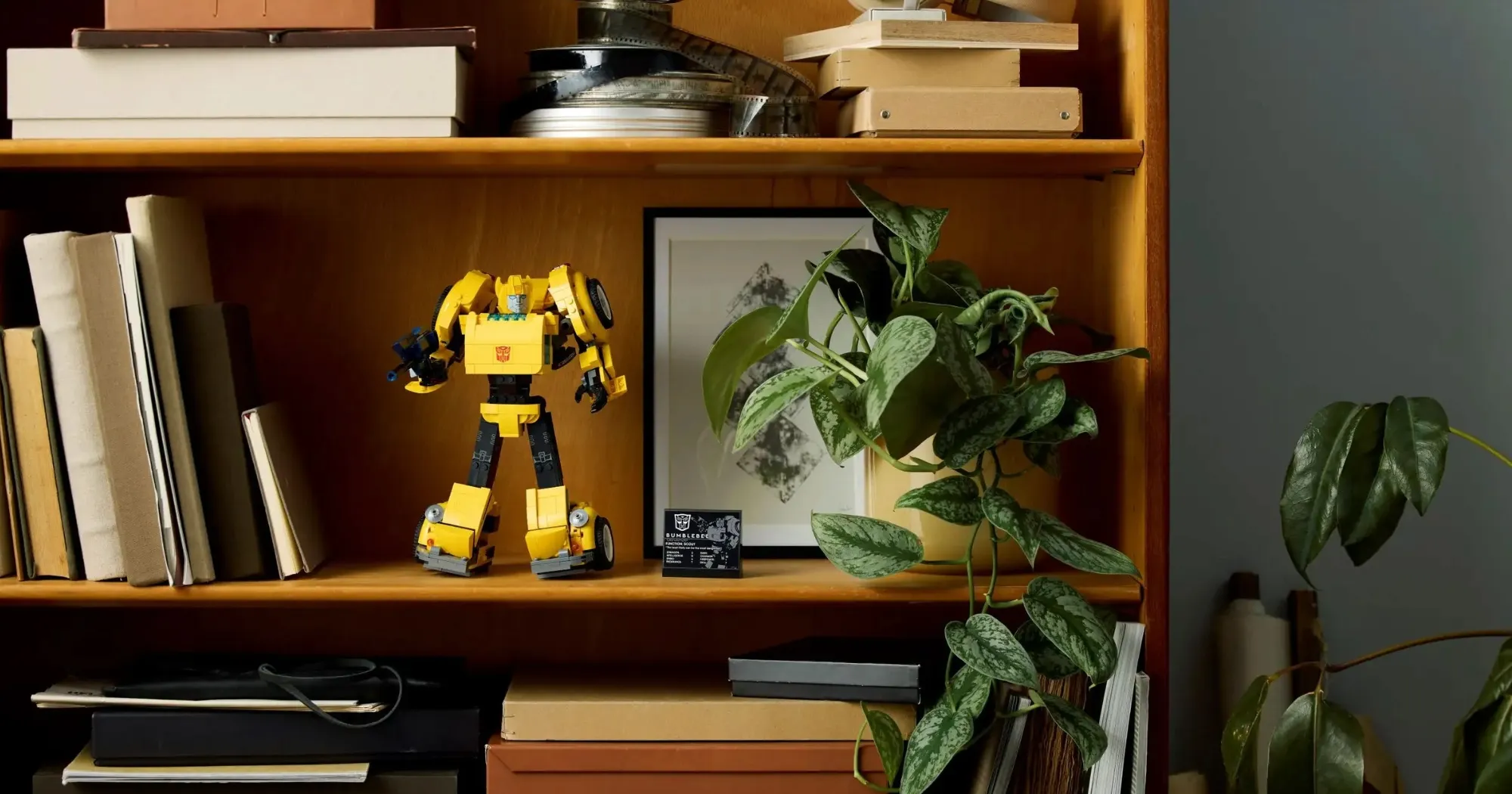 Конструктор LEGO Icons Bumblebee (10338)