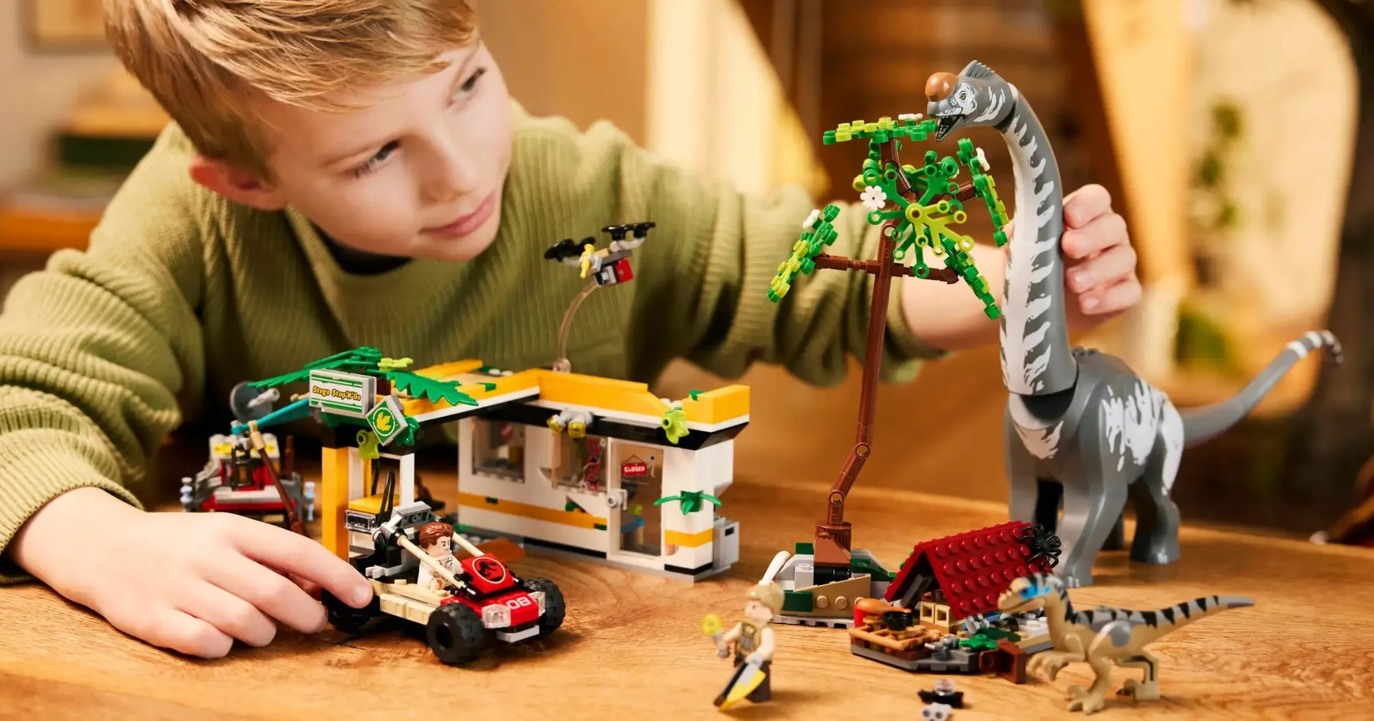 Конструктор LEGO Jurassic World Миссия по отслеживанию раптора и титанозавра (76973)