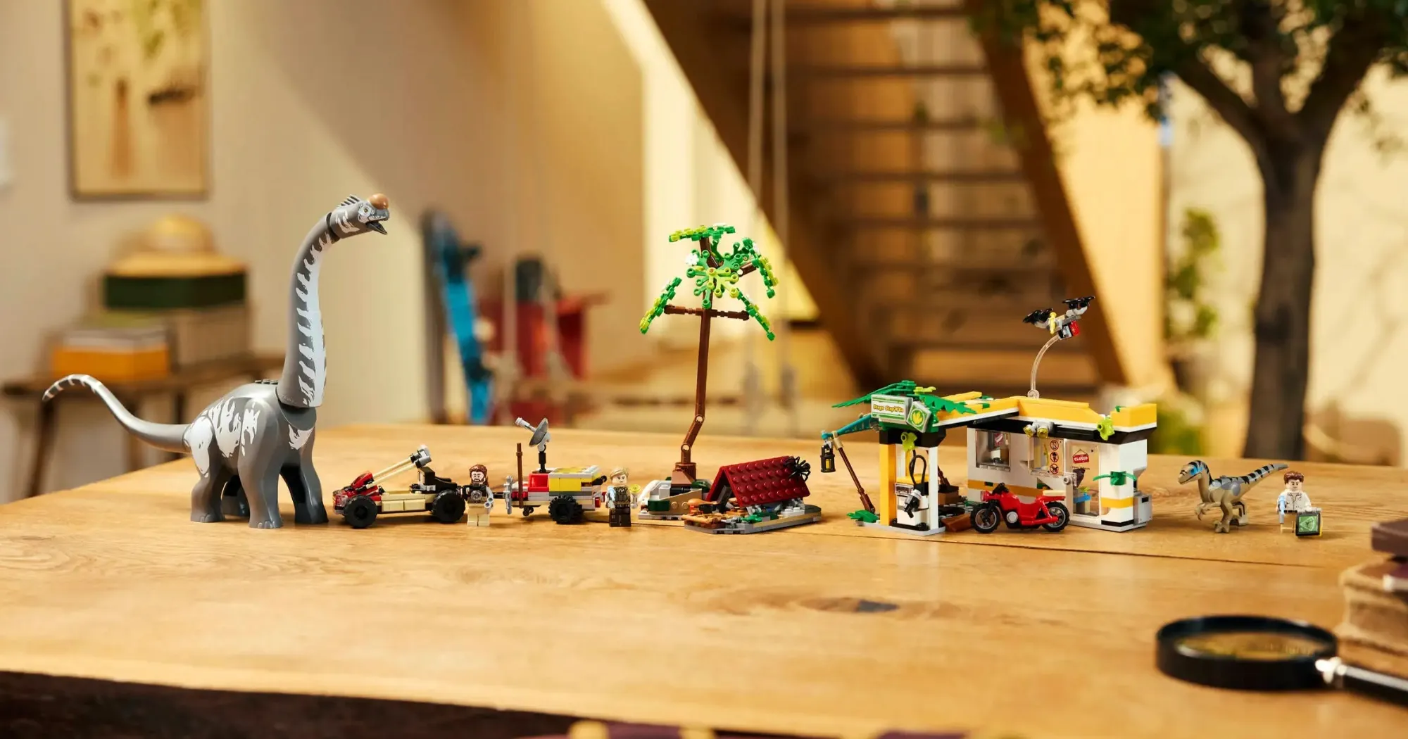 Конструктор LEGO Jurassic World Миссия по отслеживанию раптора и титанозавра (76973)