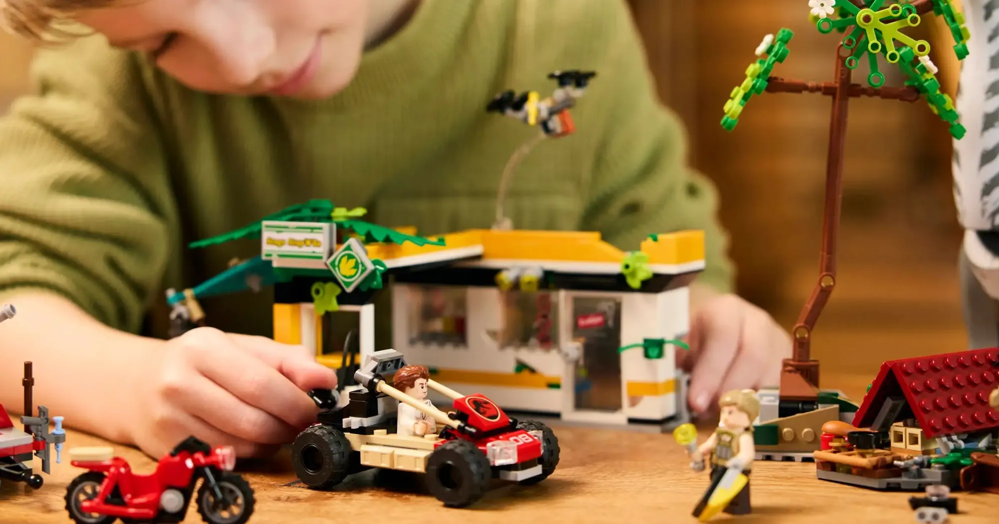 Конструктор LEGO Jurassic World Миссия по отслеживанию раптора и титанозавра (76973)