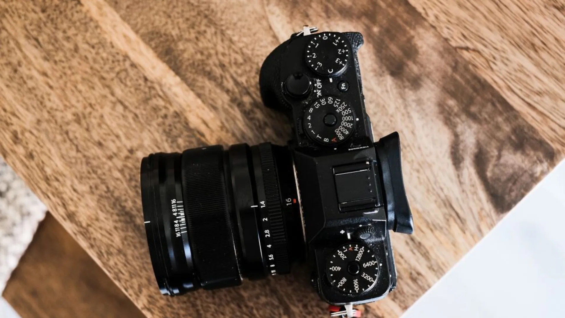 Широкоугольный объектив Fujifilm XF 16mm f/1.4 R WR (16463670) (Standard)