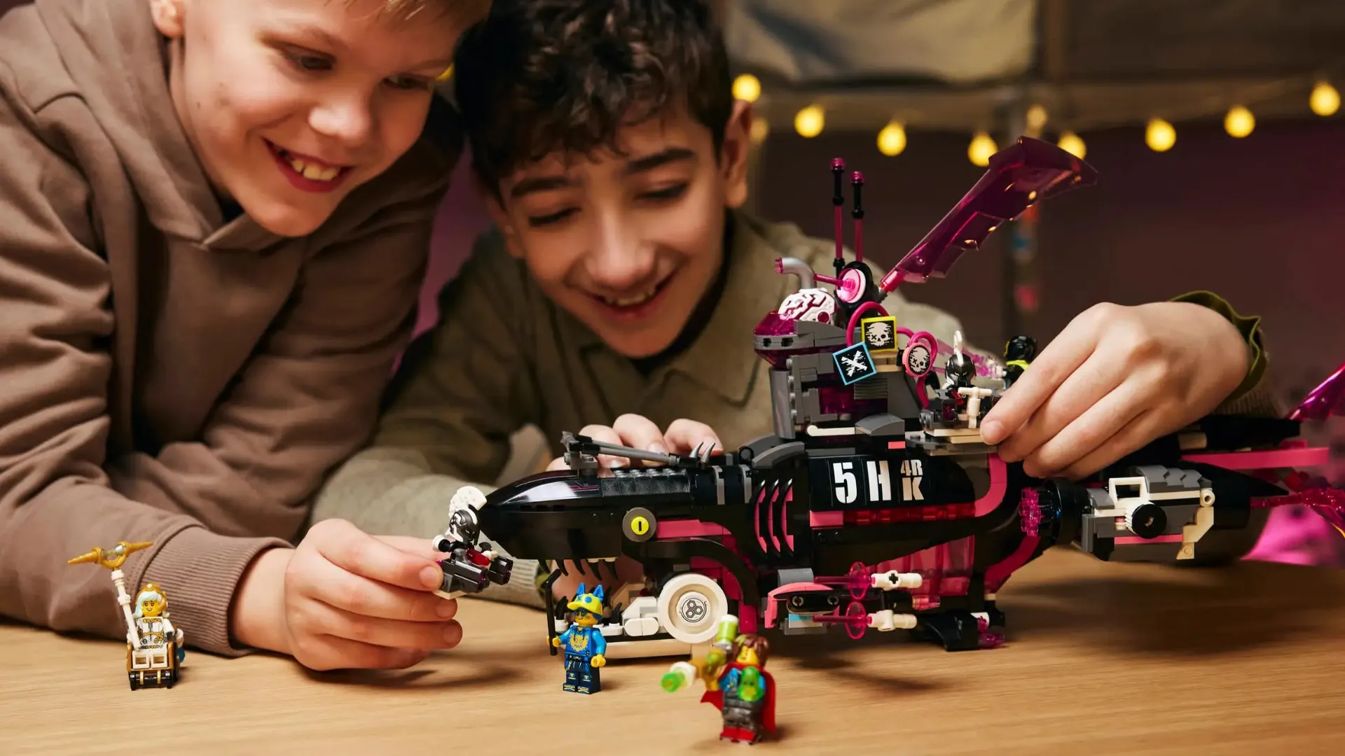 Конструктор LEGO DREAMZzz Ужасающая подлодка «Акула» (71500)