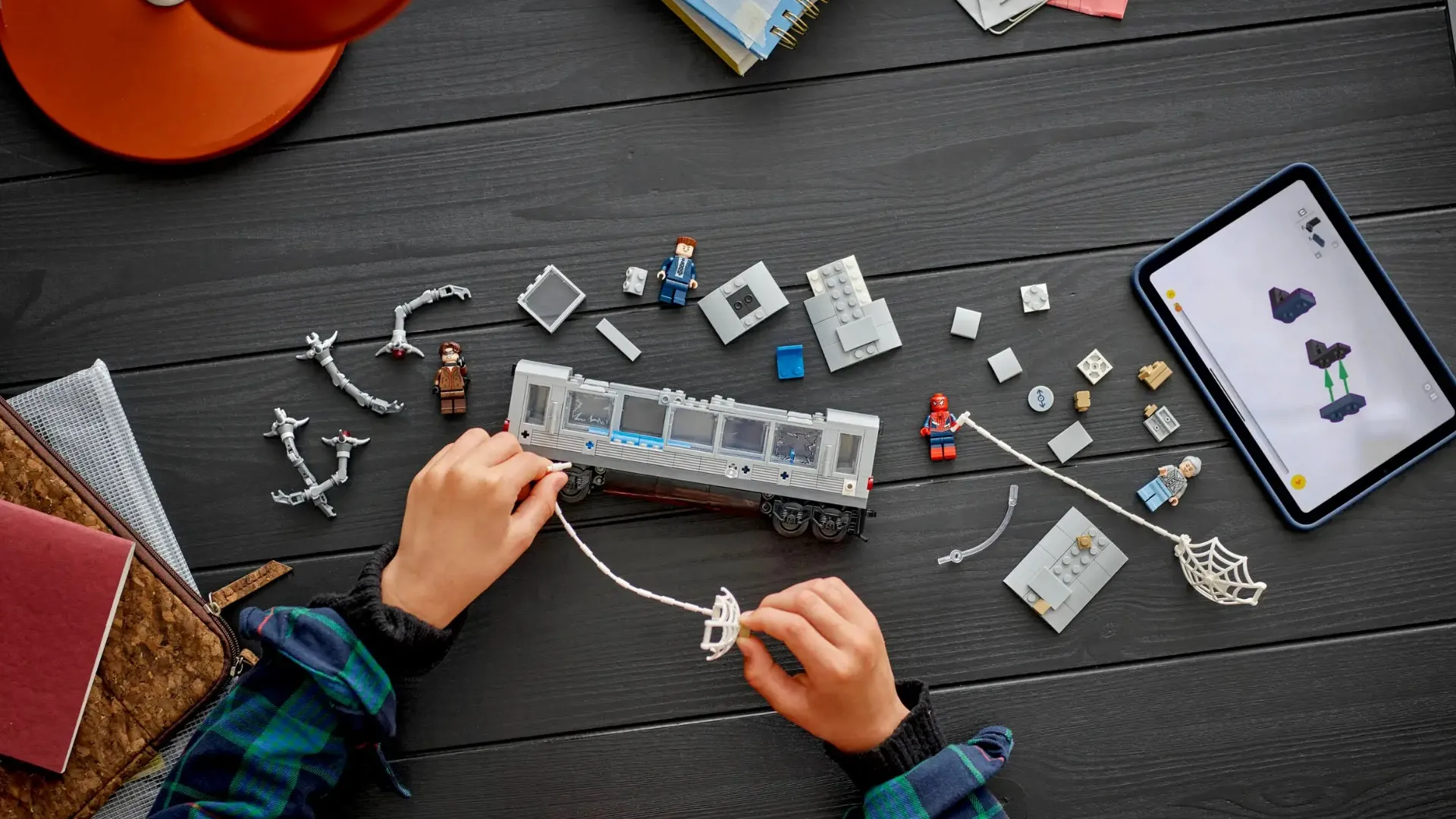 Конструктор LEGO Marvel Spider-Man vs. Doc Ock Subway Train Scene (76321)