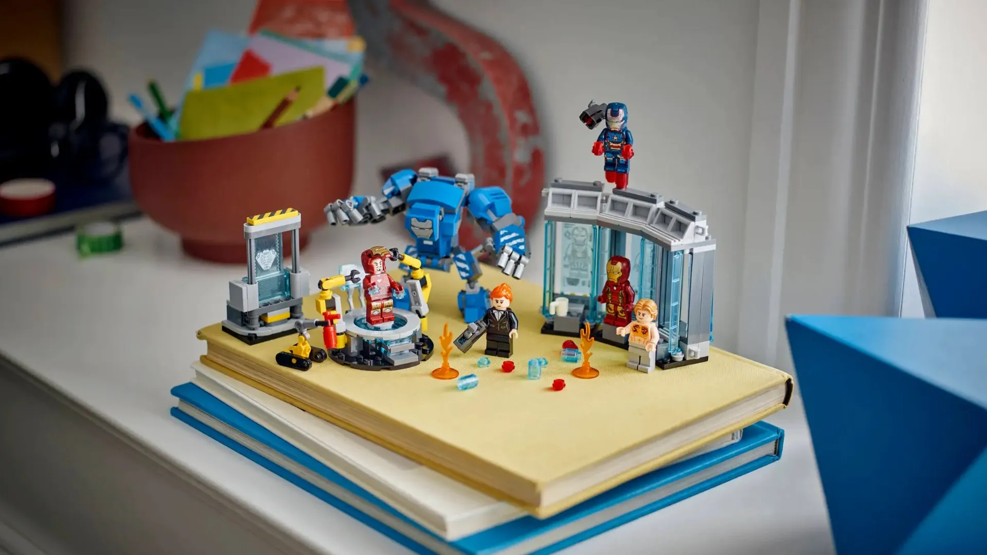 Конструктор LEGO Marvel Iron Man's Laboratory: Hall of Armor (76315)