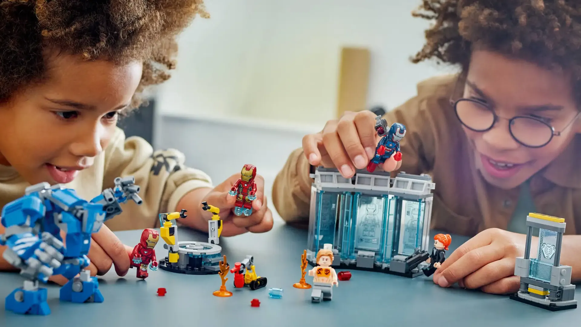 Конструктор LEGO Marvel Iron Man's Laboratory: Hall of Armor (76315)