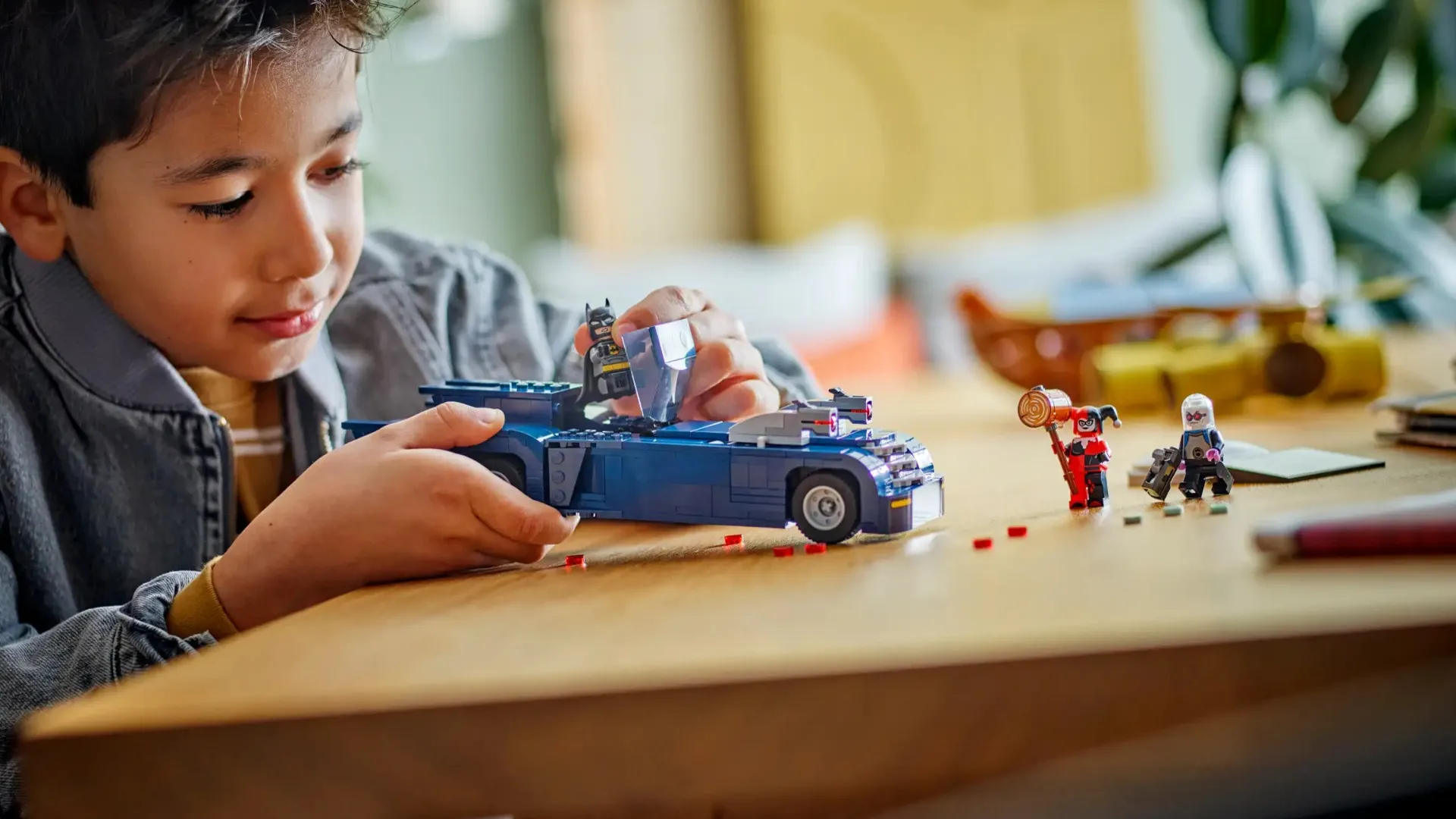 Конструктор LEGO Batman Бэтмен на бэтмобиле против Харли Квин и Мистера Фриза (76274)