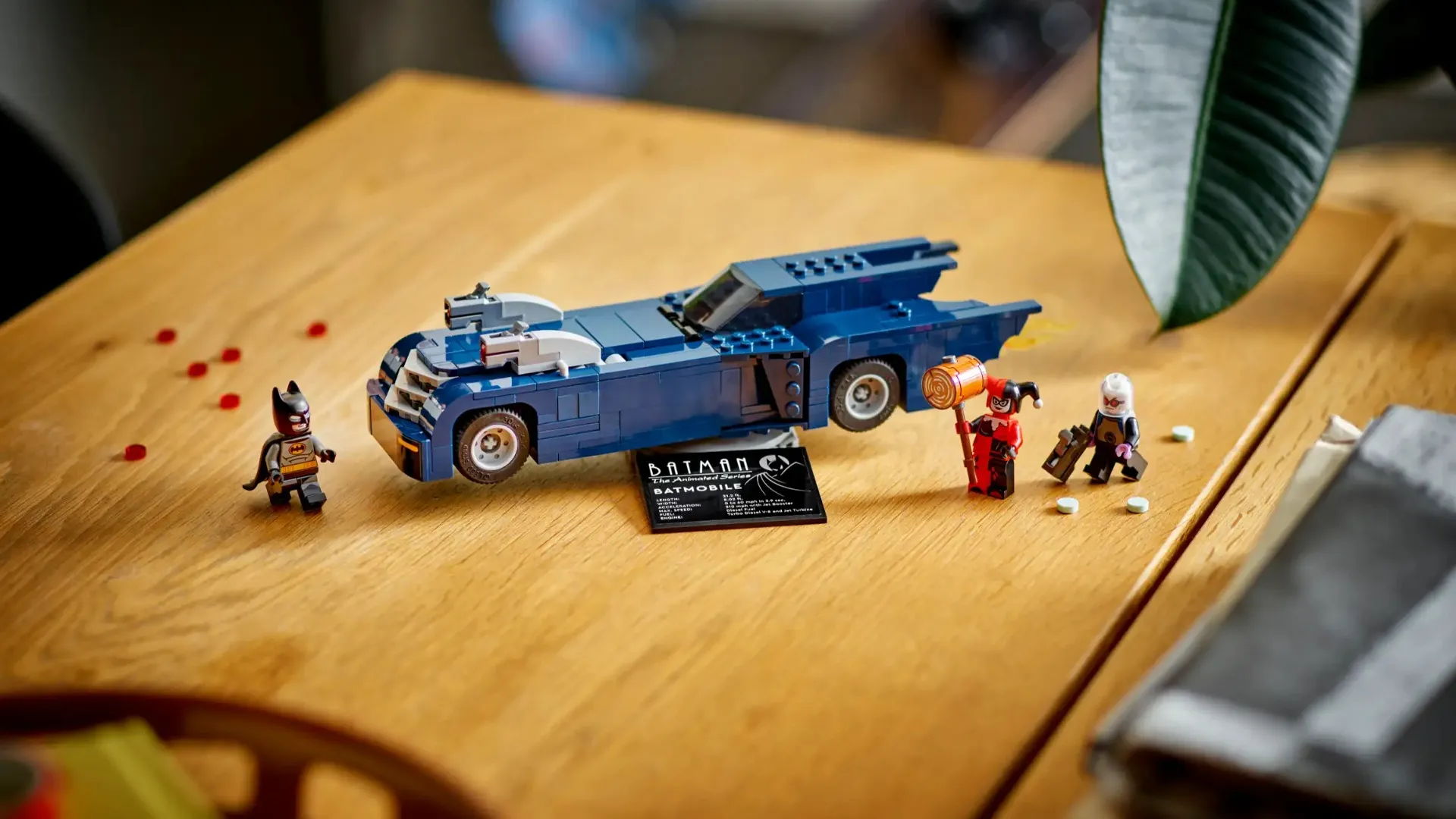 Конструктор LEGO Batman Бэтмен на бэтмобиле против Харли Квин и Мистера Фриза (76274)