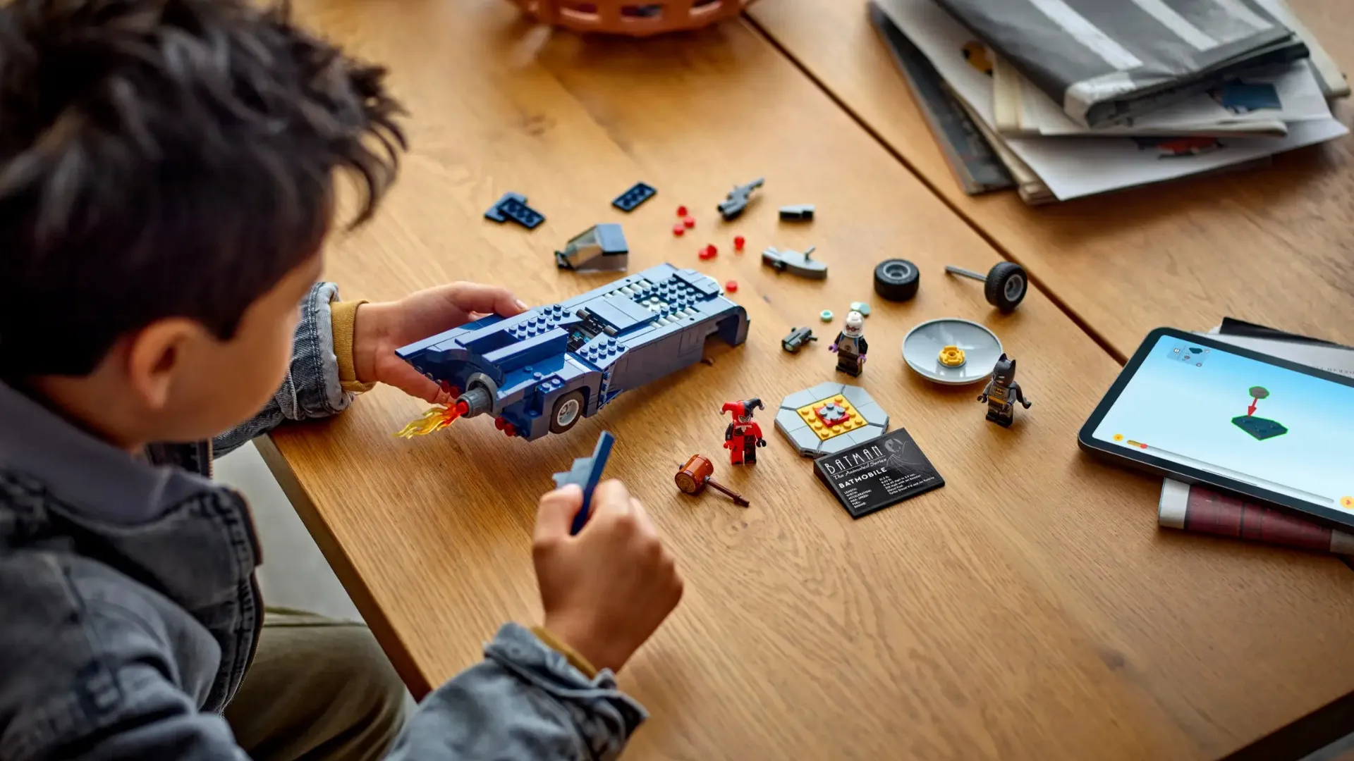Конструктор LEGO Batman Бэтмен на бэтмобиле против Харли Квин и Мистера Фриза (76274)