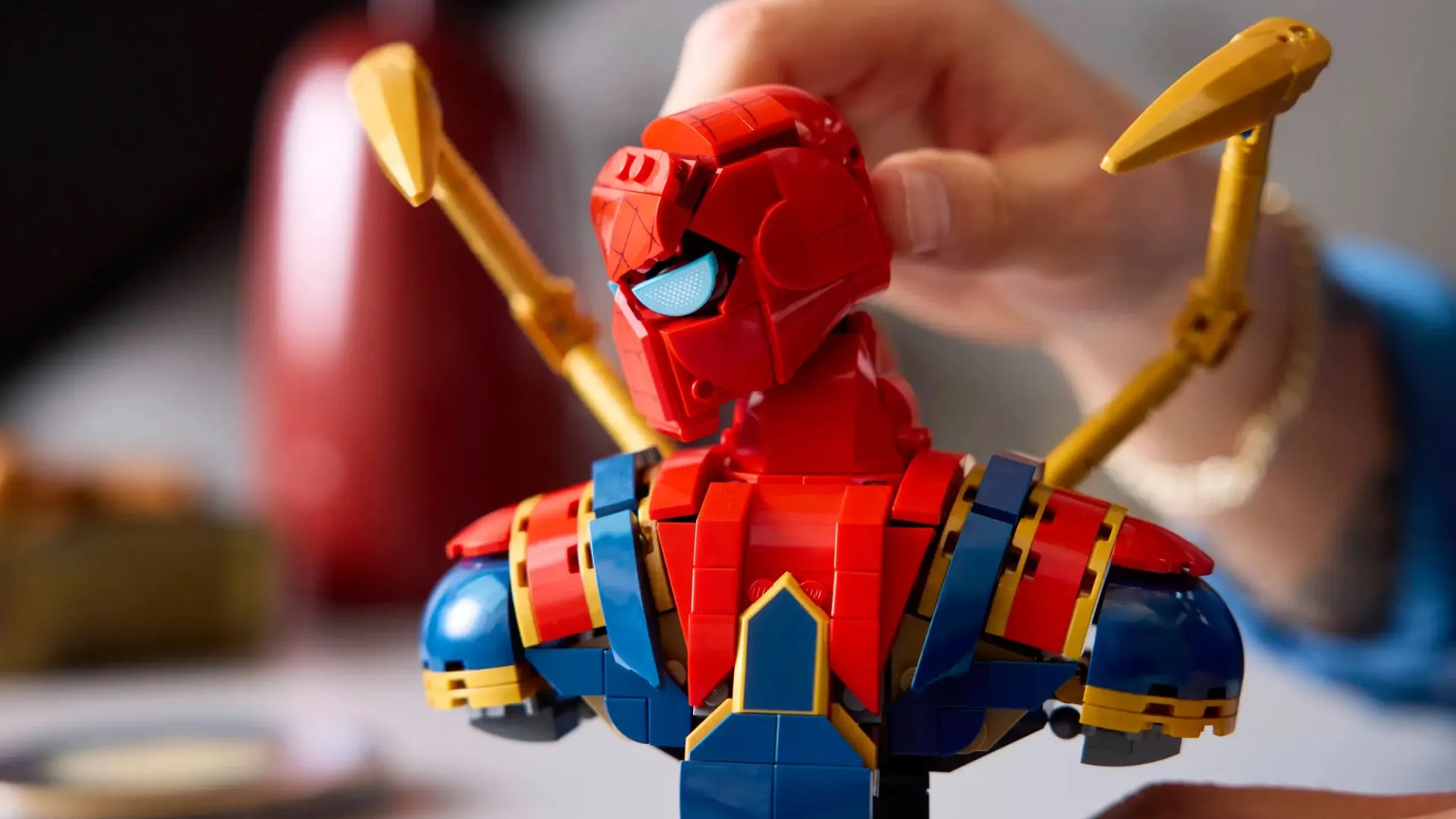 Конструктор LEGO Marvel Iron Spider-Man Bust (76326)
