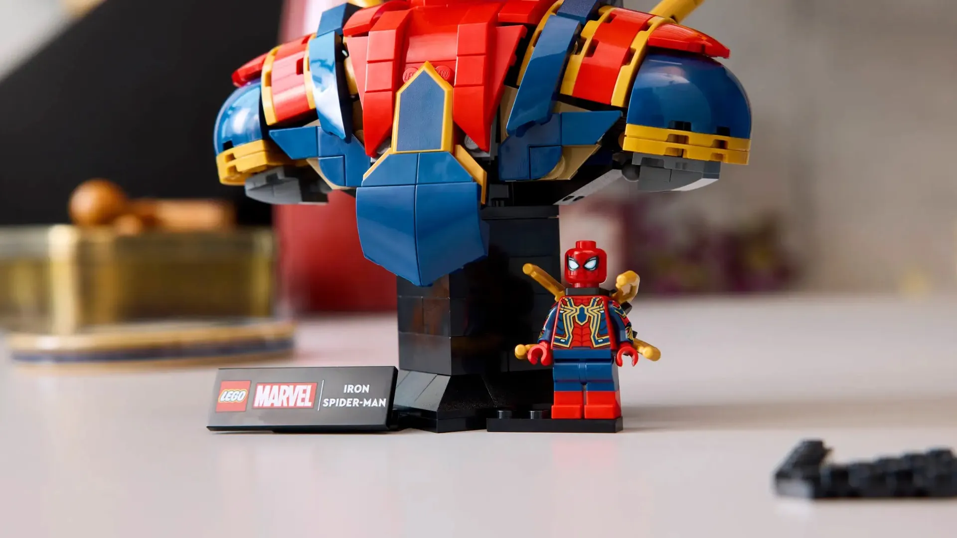 Конструктор LEGO Marvel Iron Spider-Man Bust (76326)